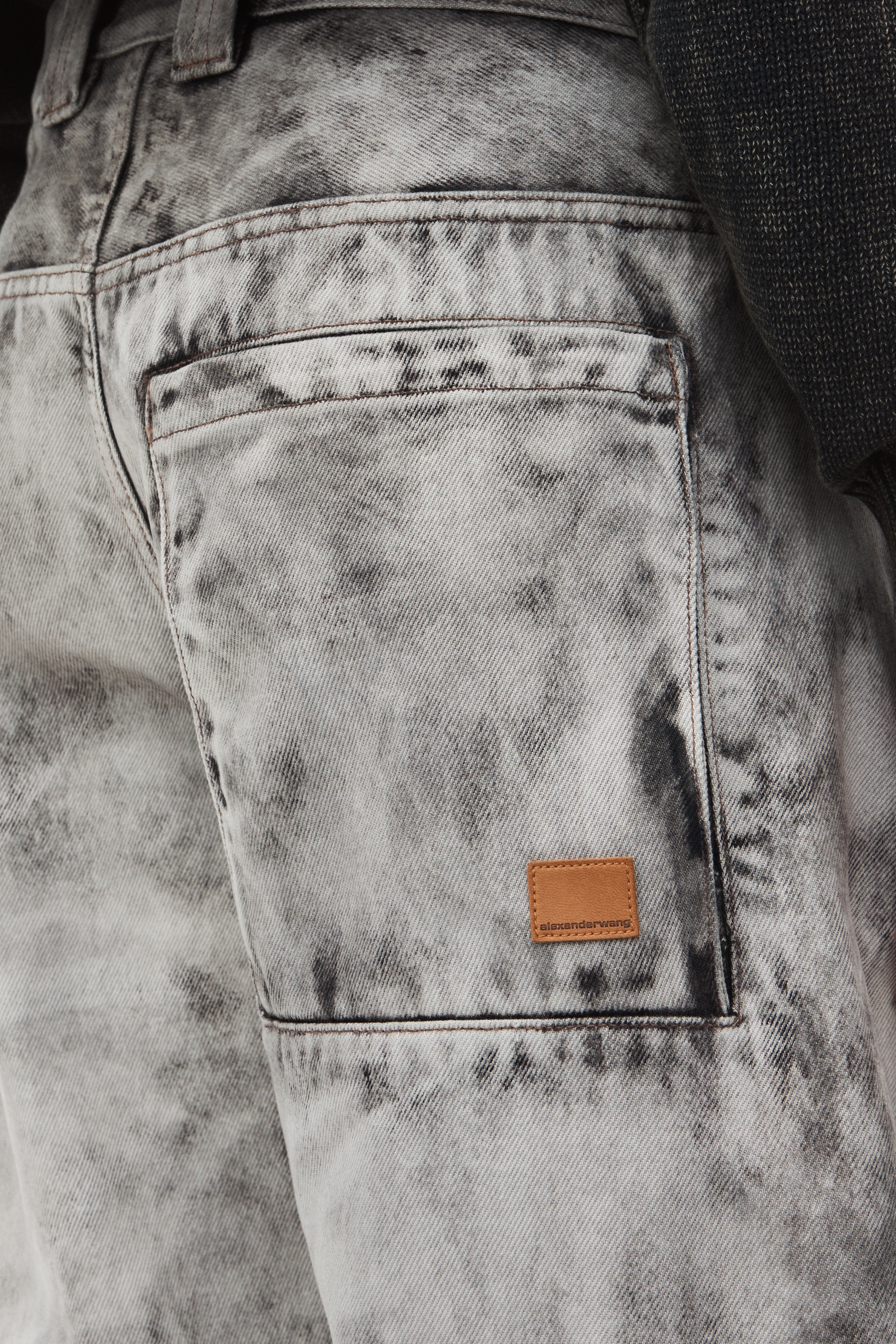 denim cargo pants in trompe-l’oeil leather effect - 5