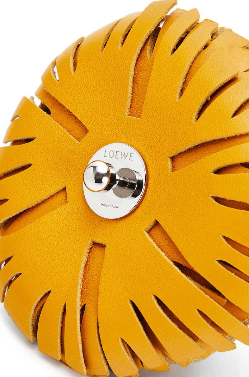 Stud flower charm in classic calfskin 5