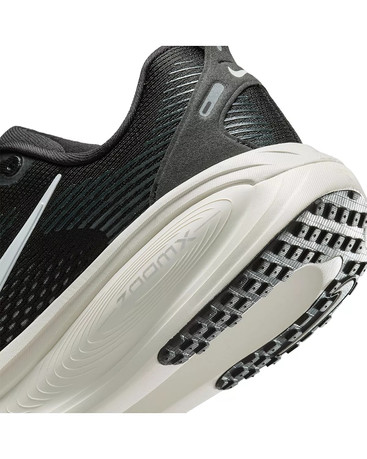 Women's Vomero 18 Sneakers - 7