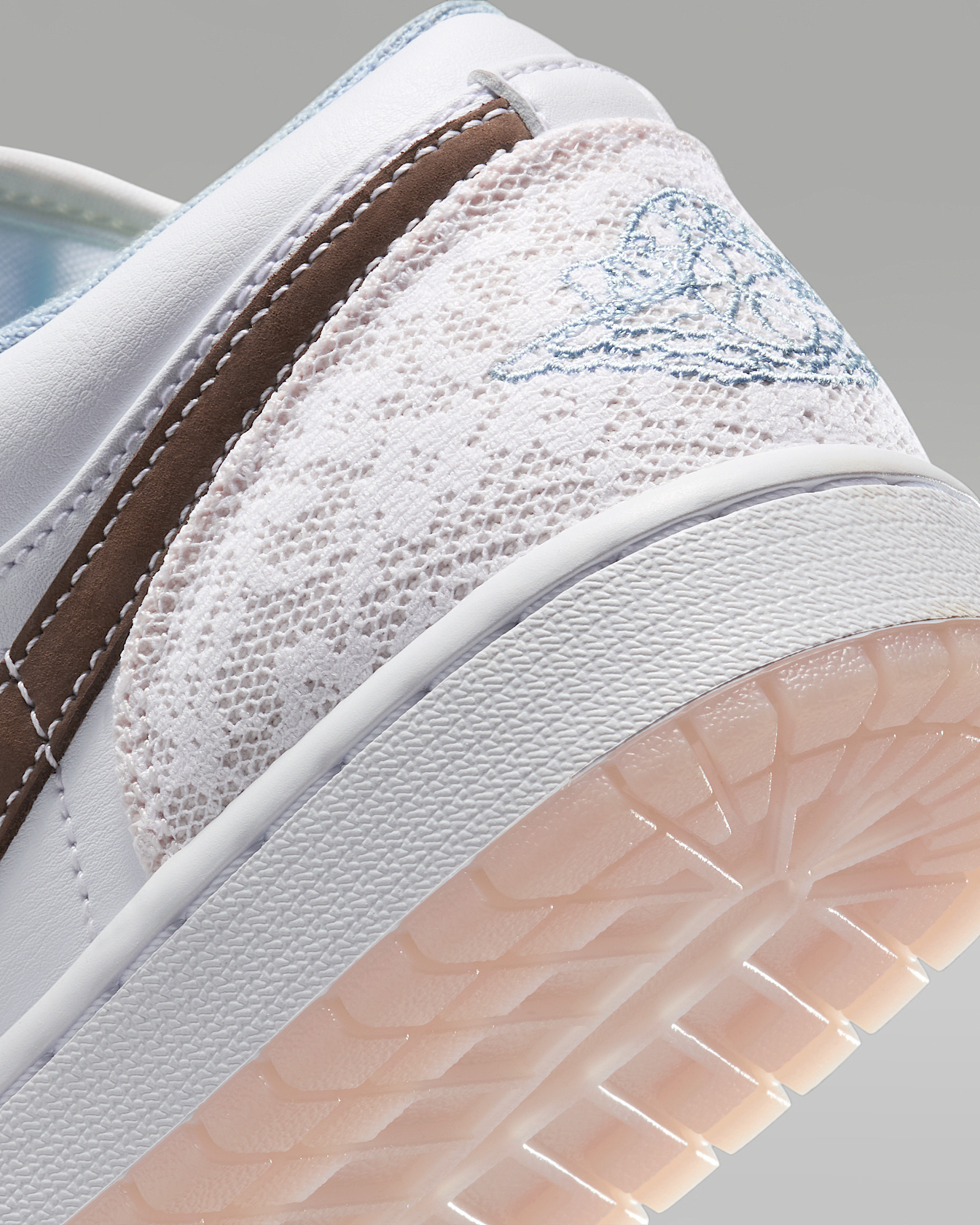 Air Jordan 1 Low Women's Shoes - 8