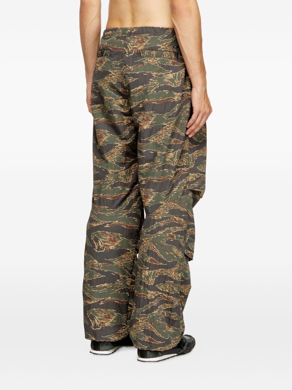 graphic-print trousers - 4