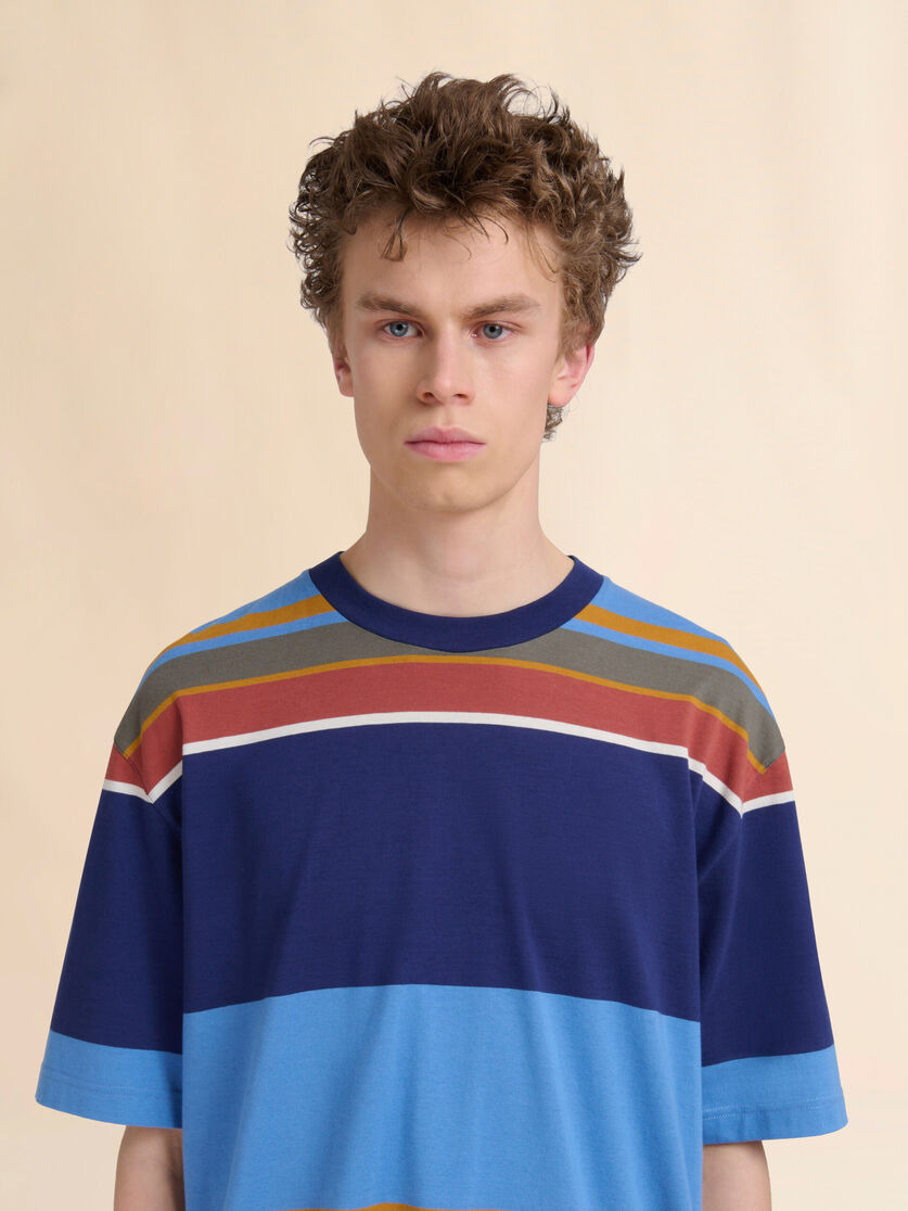 BLUE ORGANIC COTTON T-SHIRT WITH COLOUR-BLOCK STRIPES - 4