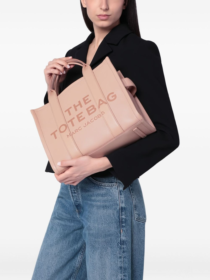 Marc Jacobs The tote bag outlook