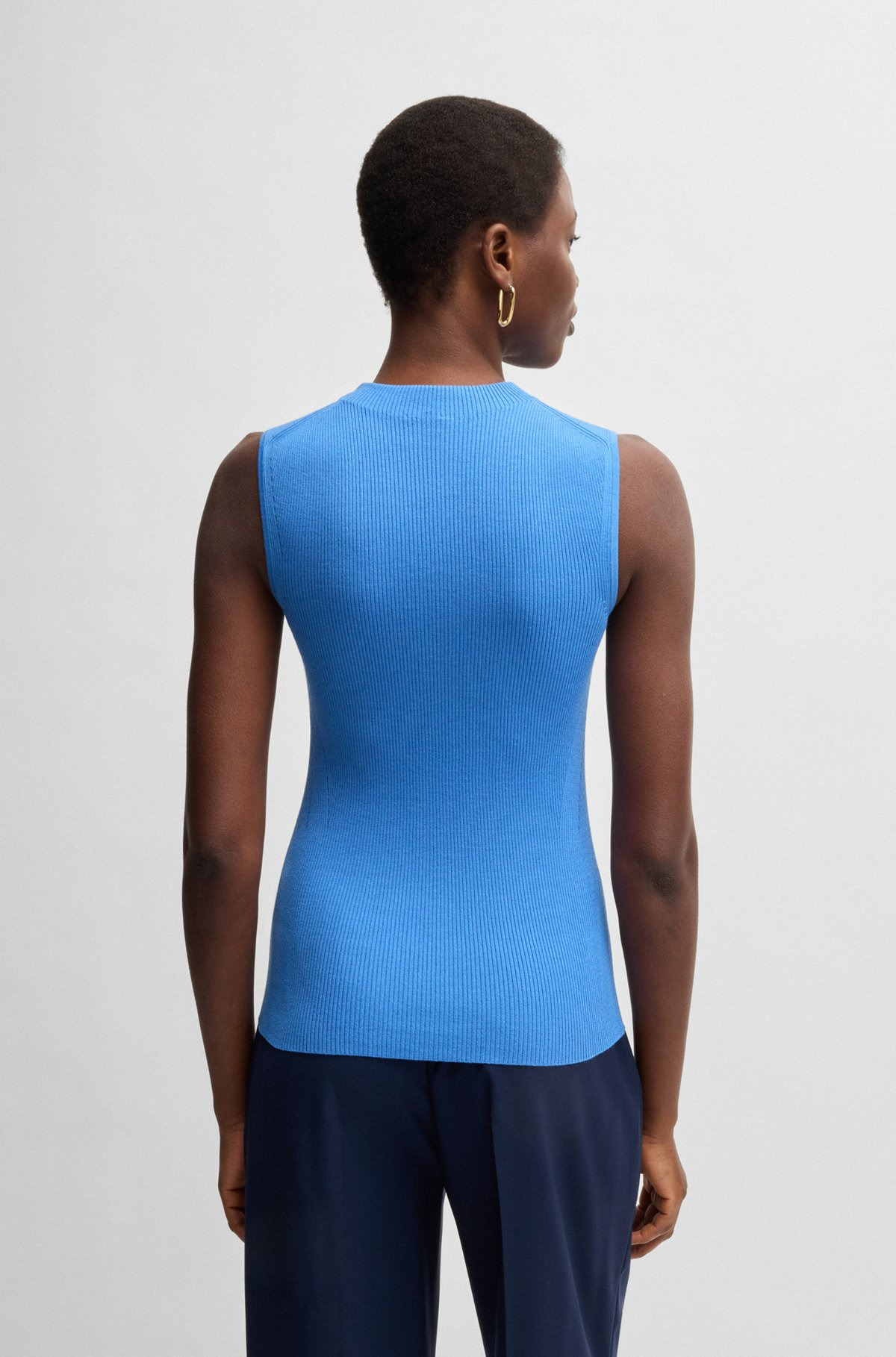 SLEEVELESS MOCK-NECK TOP IN RIBBED FABRIC - 4