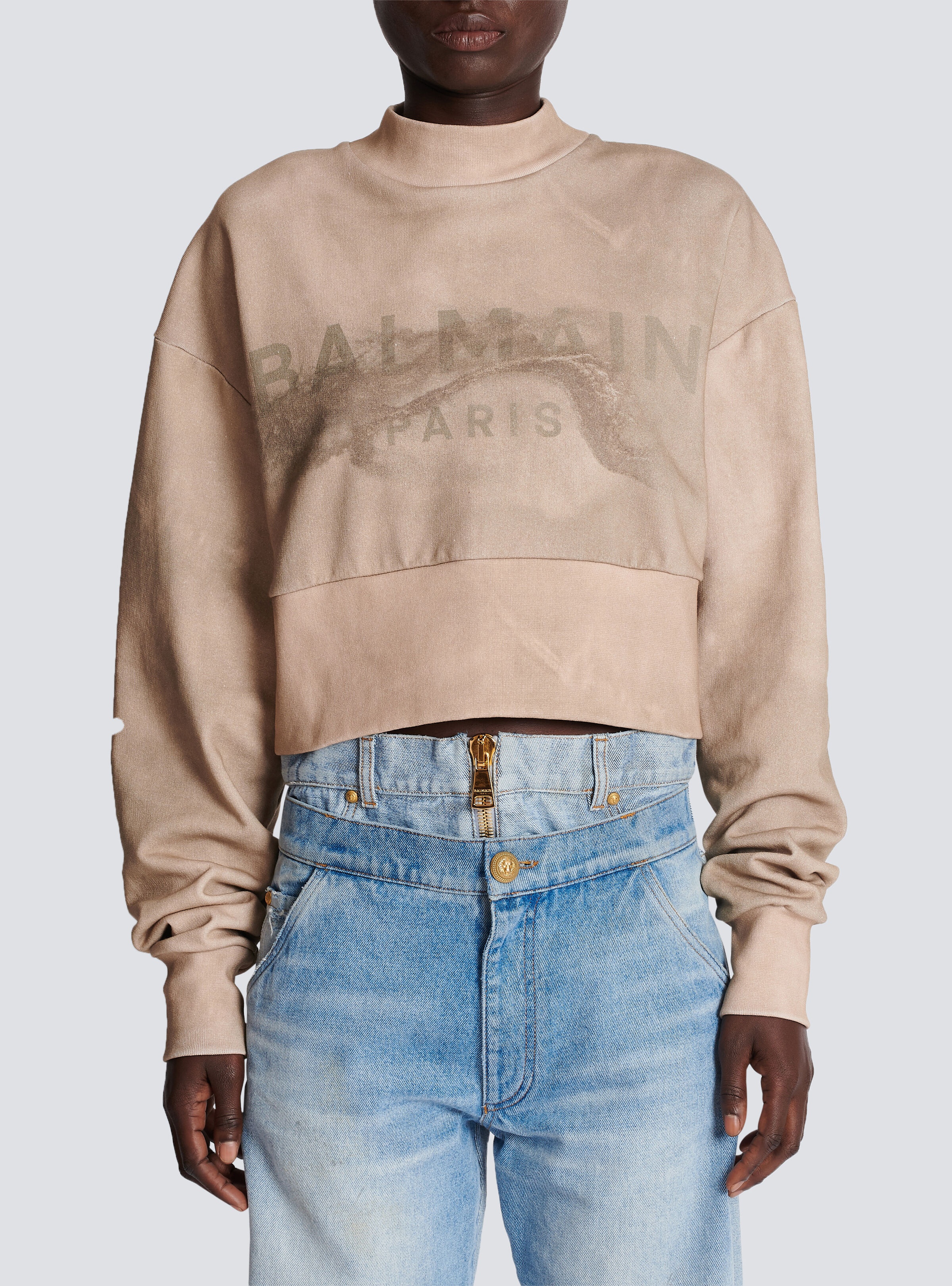 Eco-responsible cotton cropped sweatshirt with Balmain logo print - 5