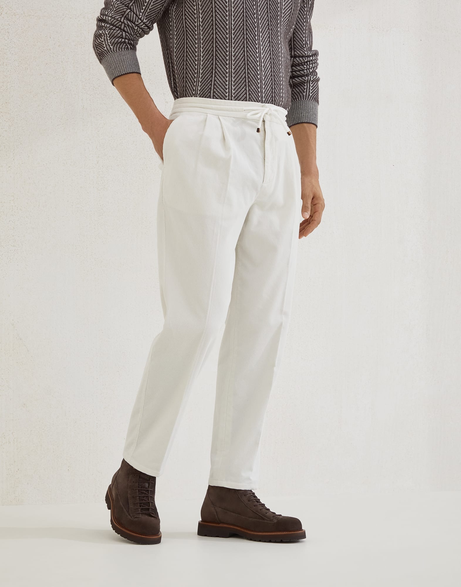 Garment-dyed leisure fit trousers in cotton narrow wale corduroy with drawstring and double pleats - 1