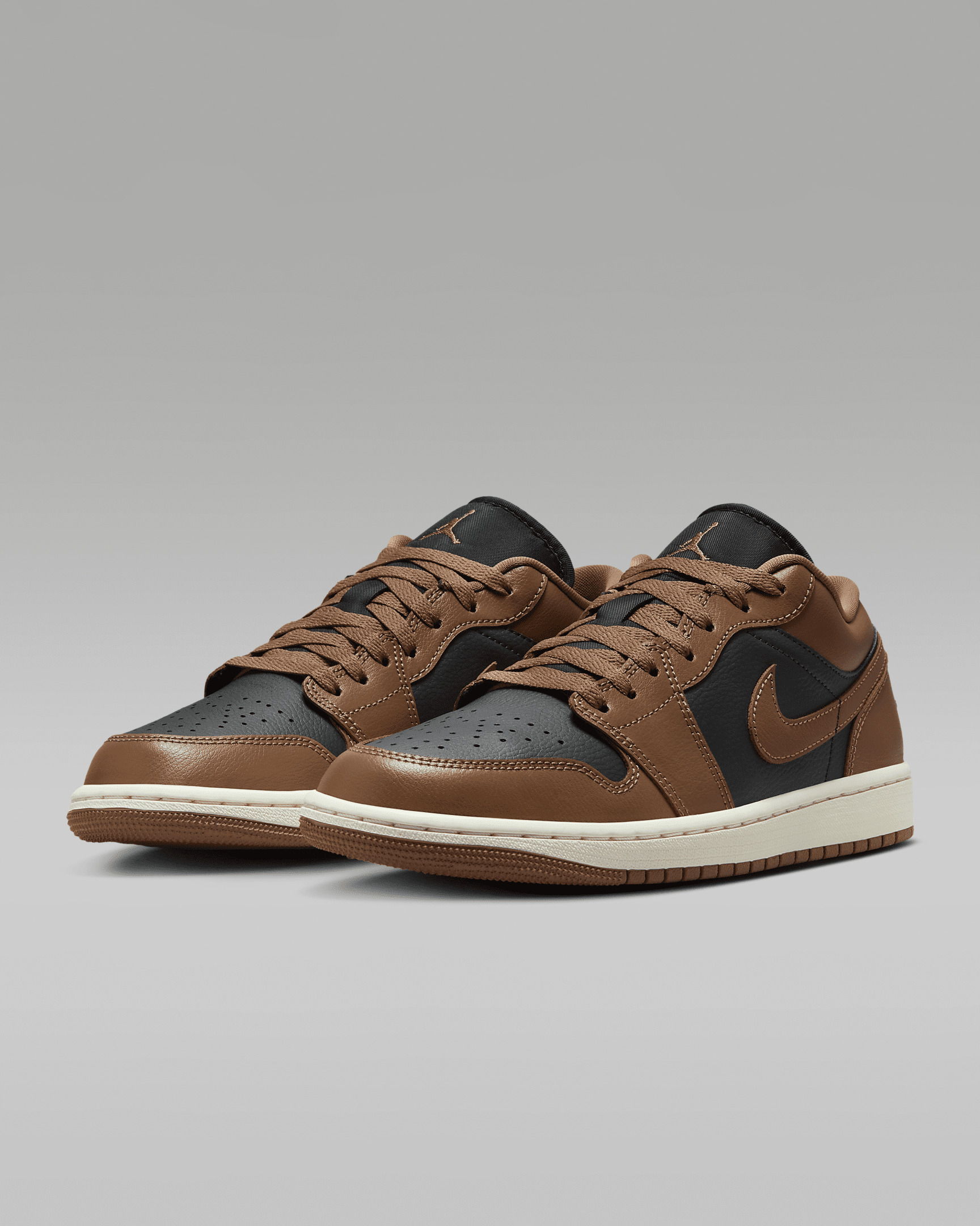 Air Jordan 1 Low Women's Shoes - 5