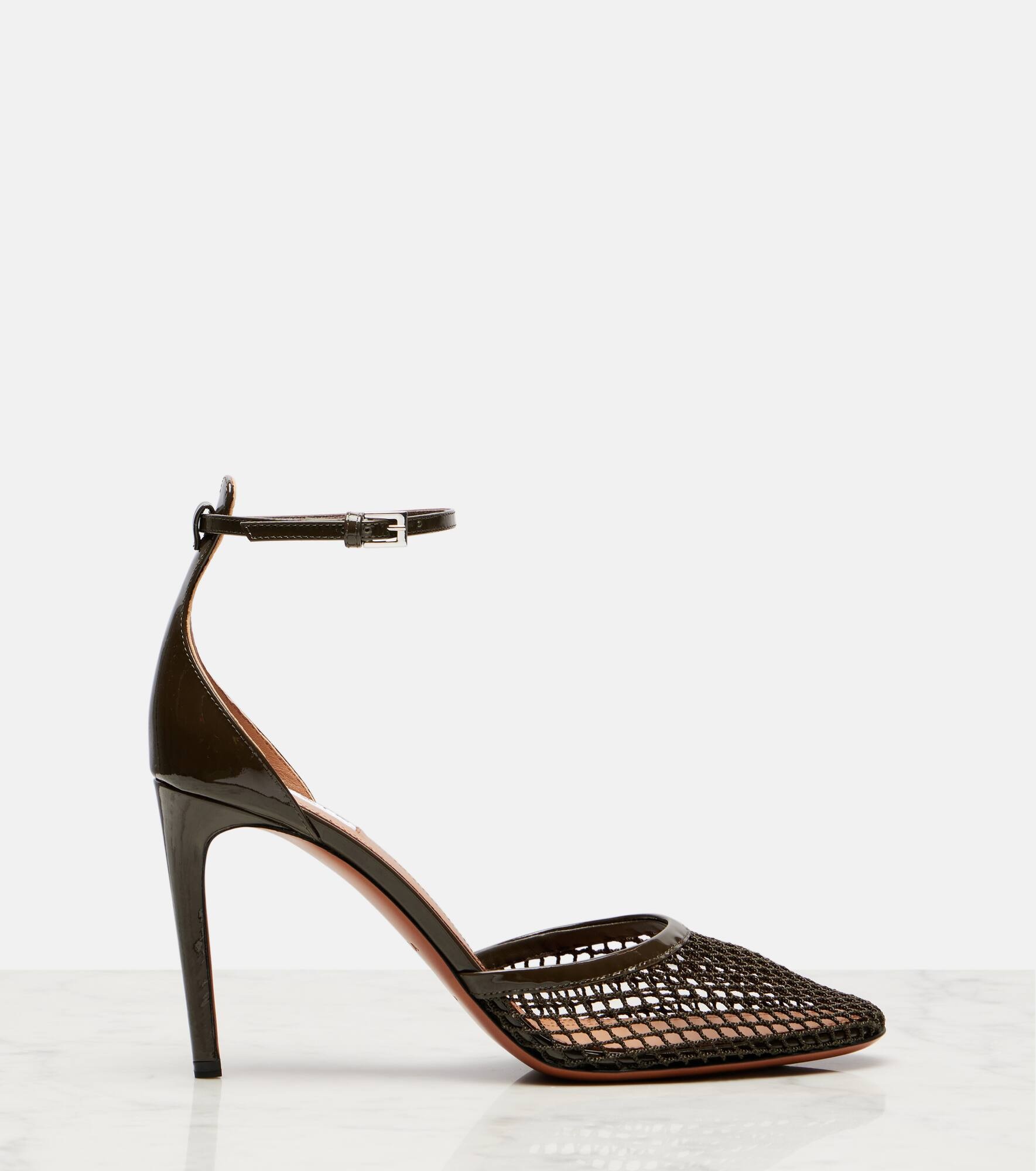 90 mesh and patent leather pumps - 4