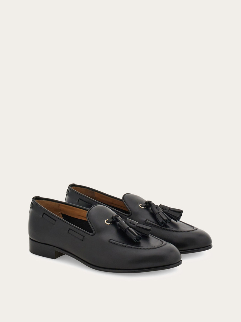 Loafer with tassel detail 2