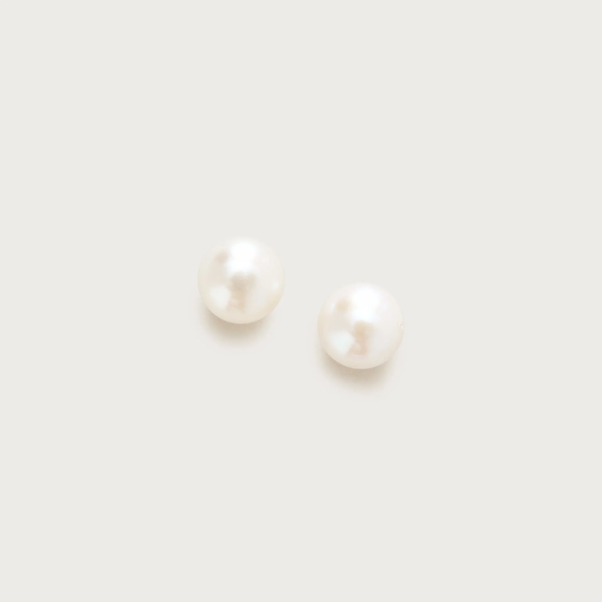 Silver-plated freshwater pearl stud earrings - 1