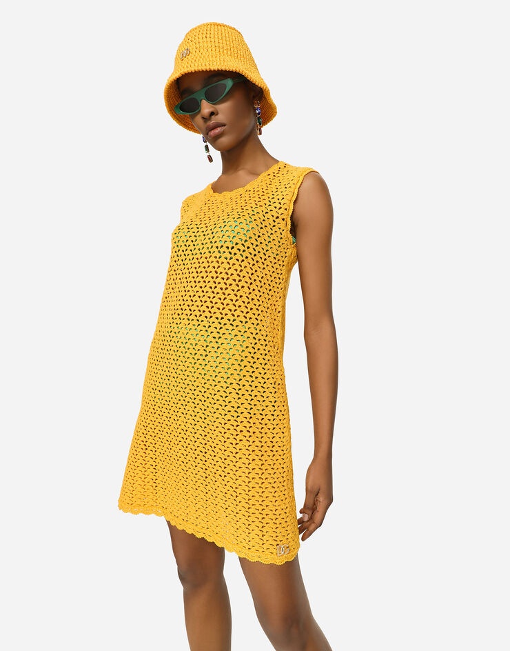 Short sleeveless crochet dress - 4