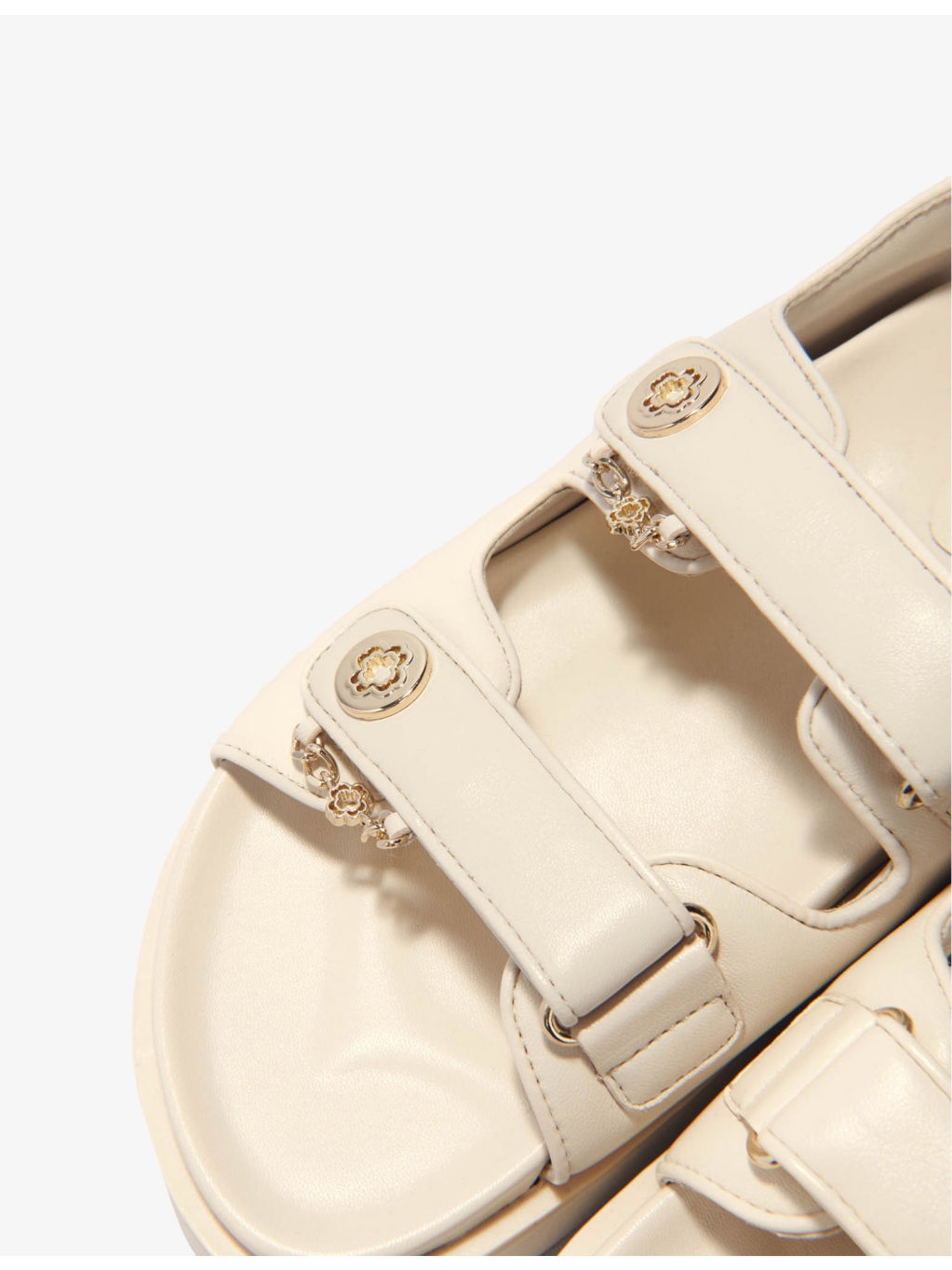 Clover-embellished flat leather sandals - 3