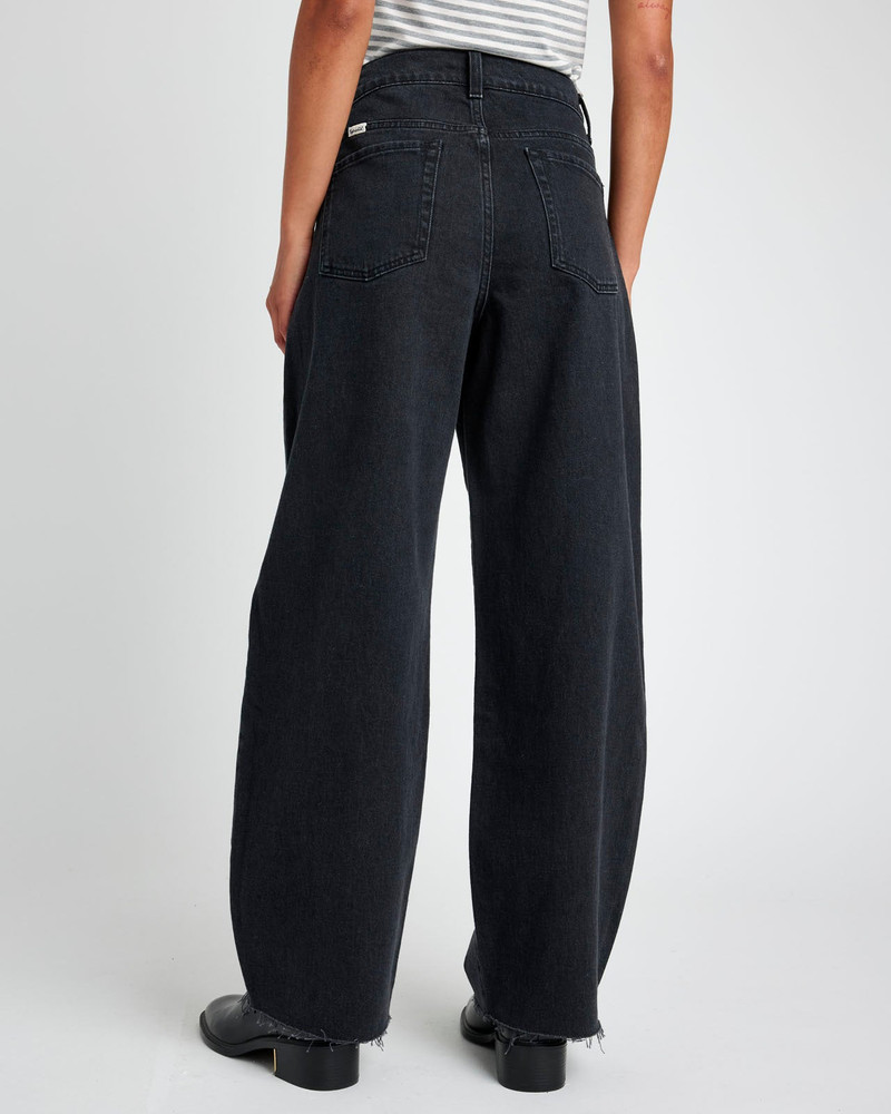 Carson Barrel Leg Jean in Black Rinse 5
