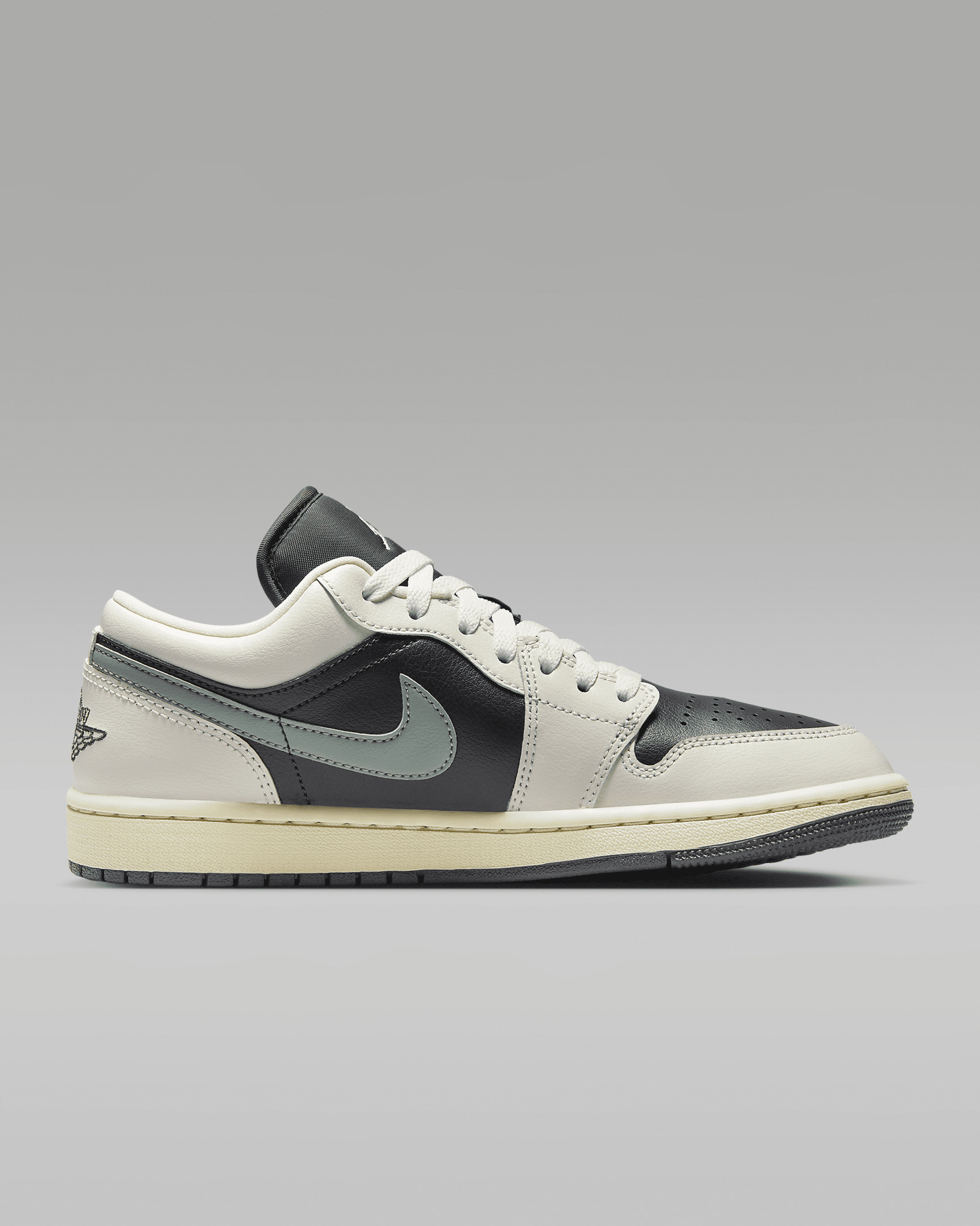 Air Jordan 1 Low Women's Shoes - 3