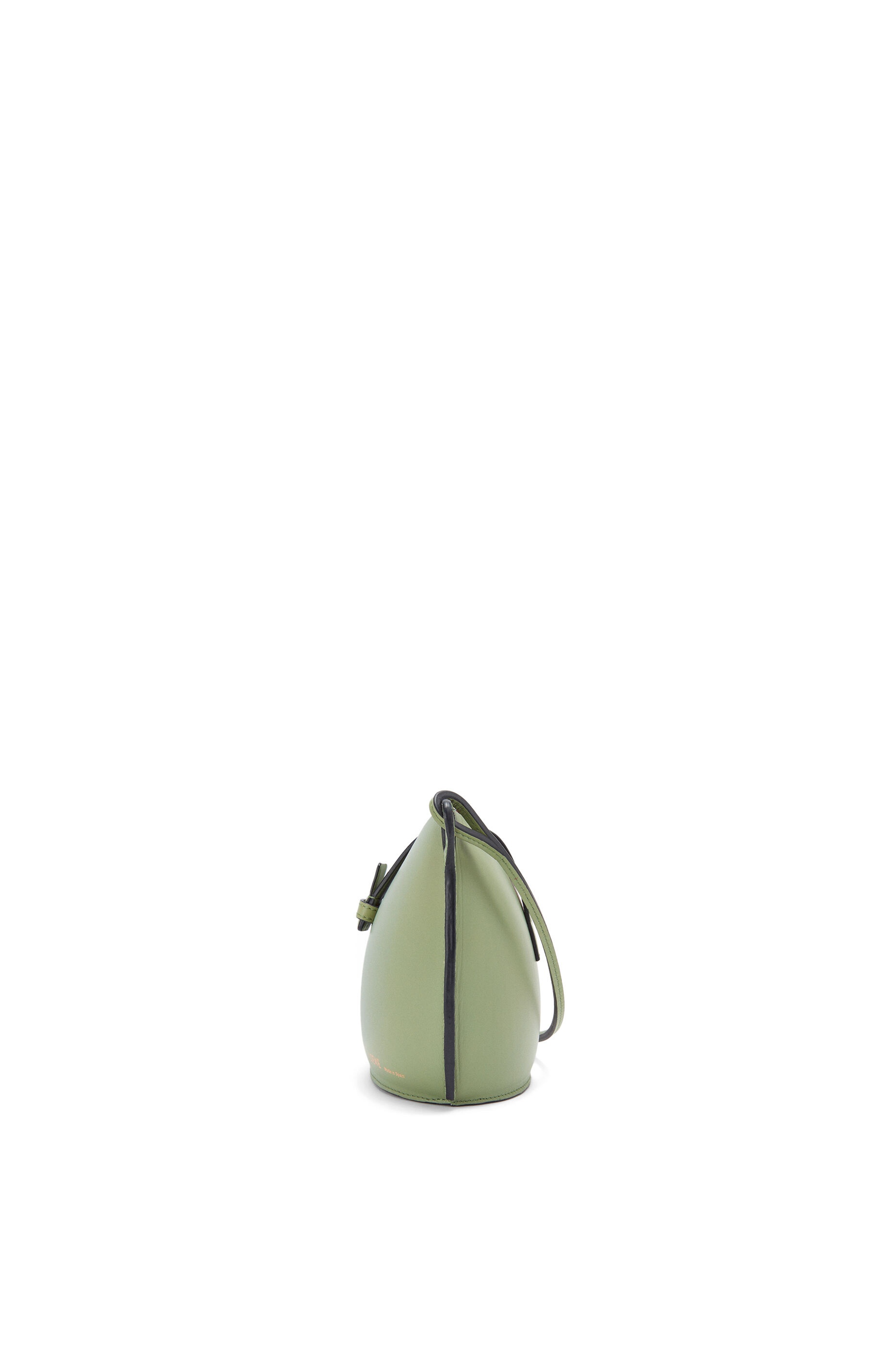 Moulded Bucket bag in calfskin - 4