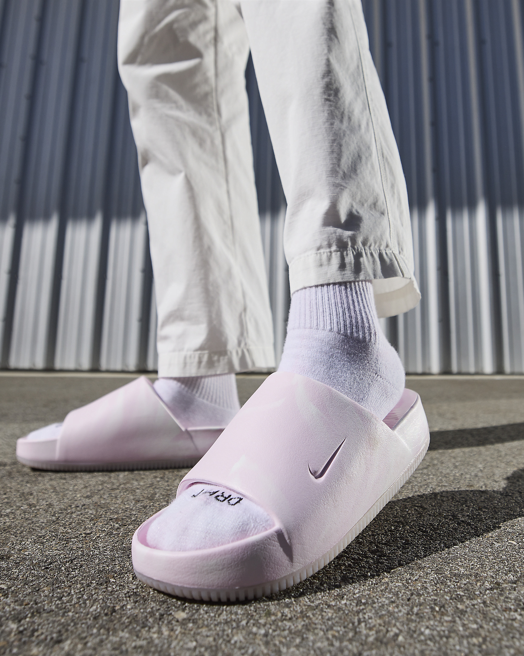 Nike Calm SE Women's Slides - 2