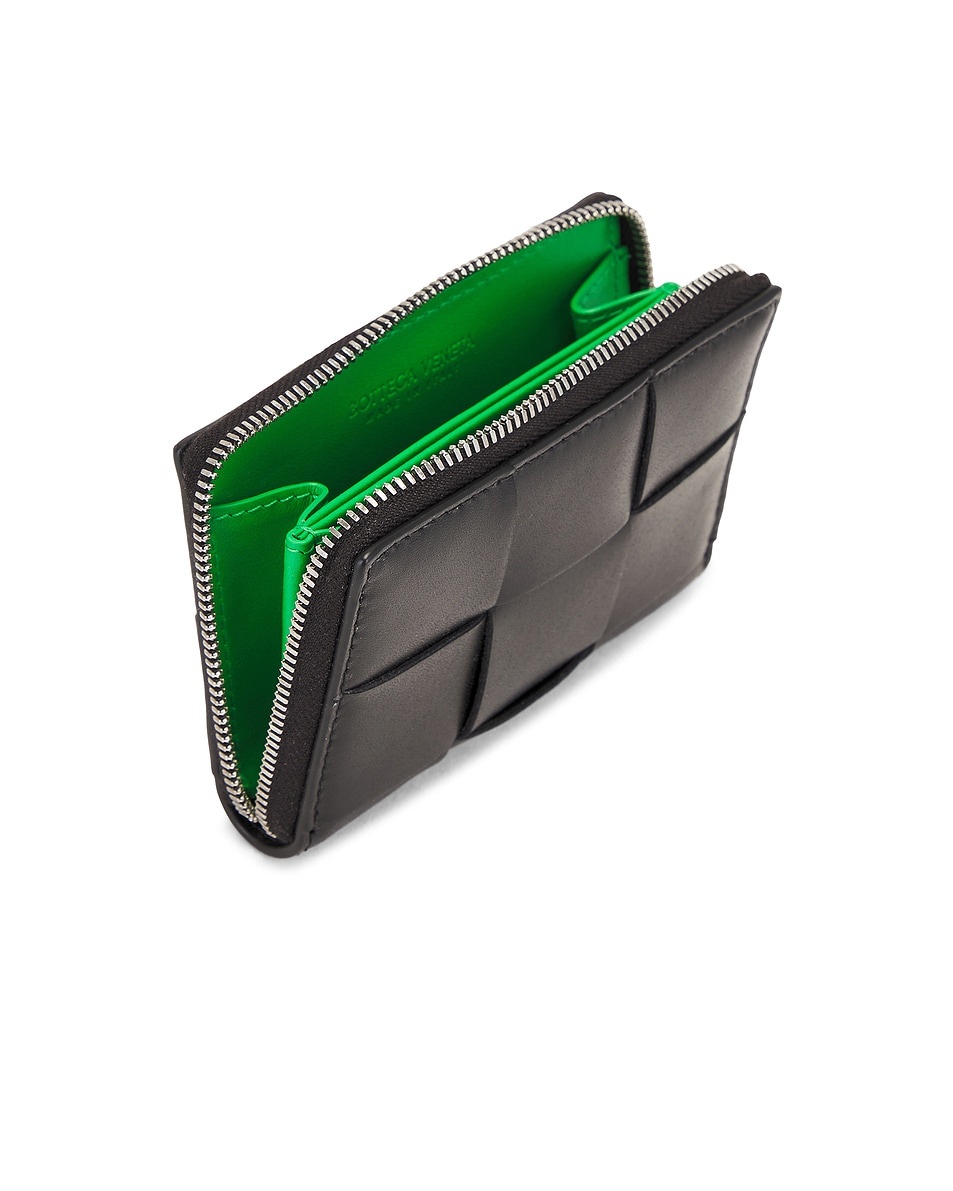 BOTTEGA VENETA フレイテットカトホルタ 749924VCPP3 1556 Bottega Veneta Wallet On Strap in Parakeet & Gold | FWRD