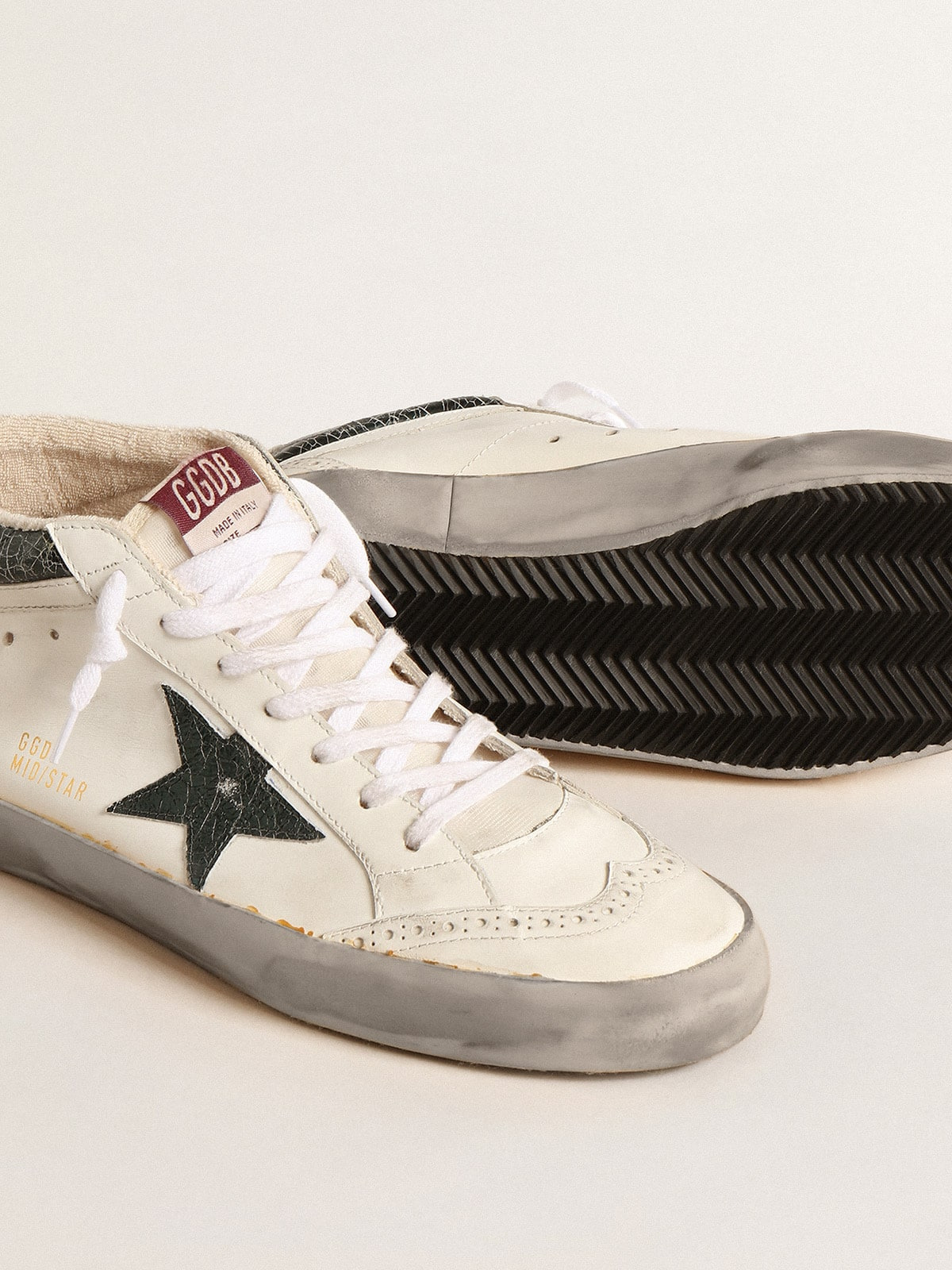 Mid Star with green metallic leather star and white flash - 4