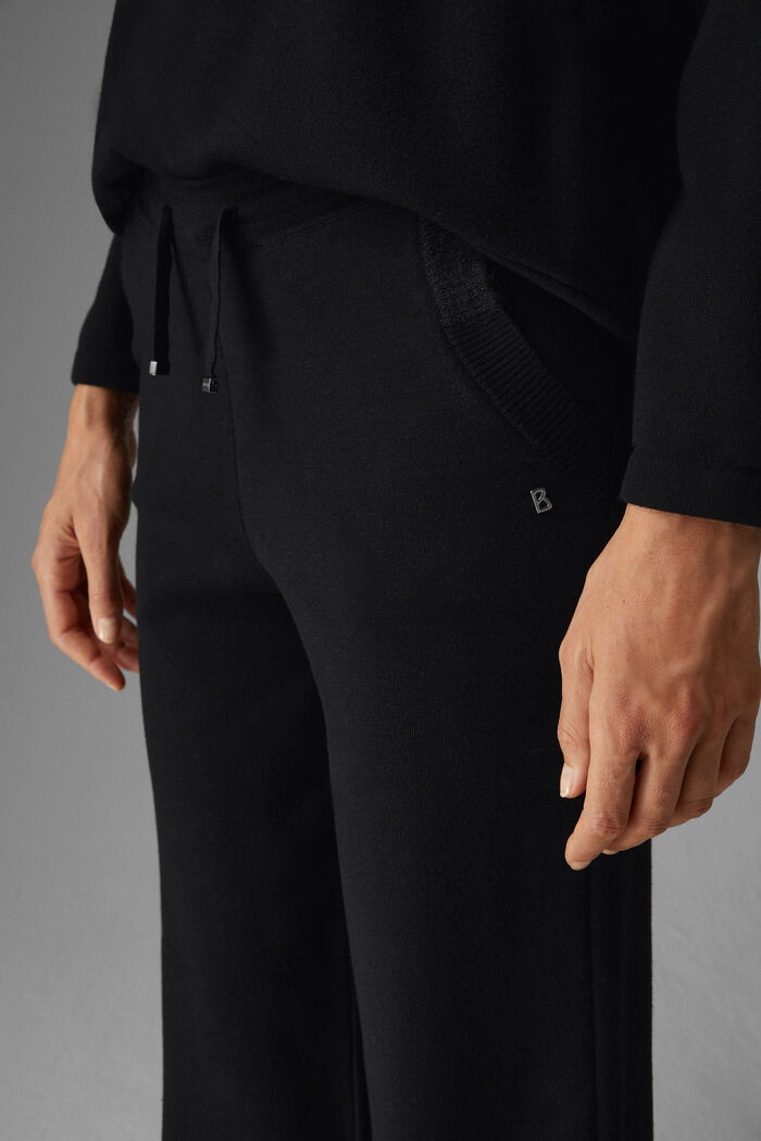 Susy 7/8 knitted pants in Black - 5