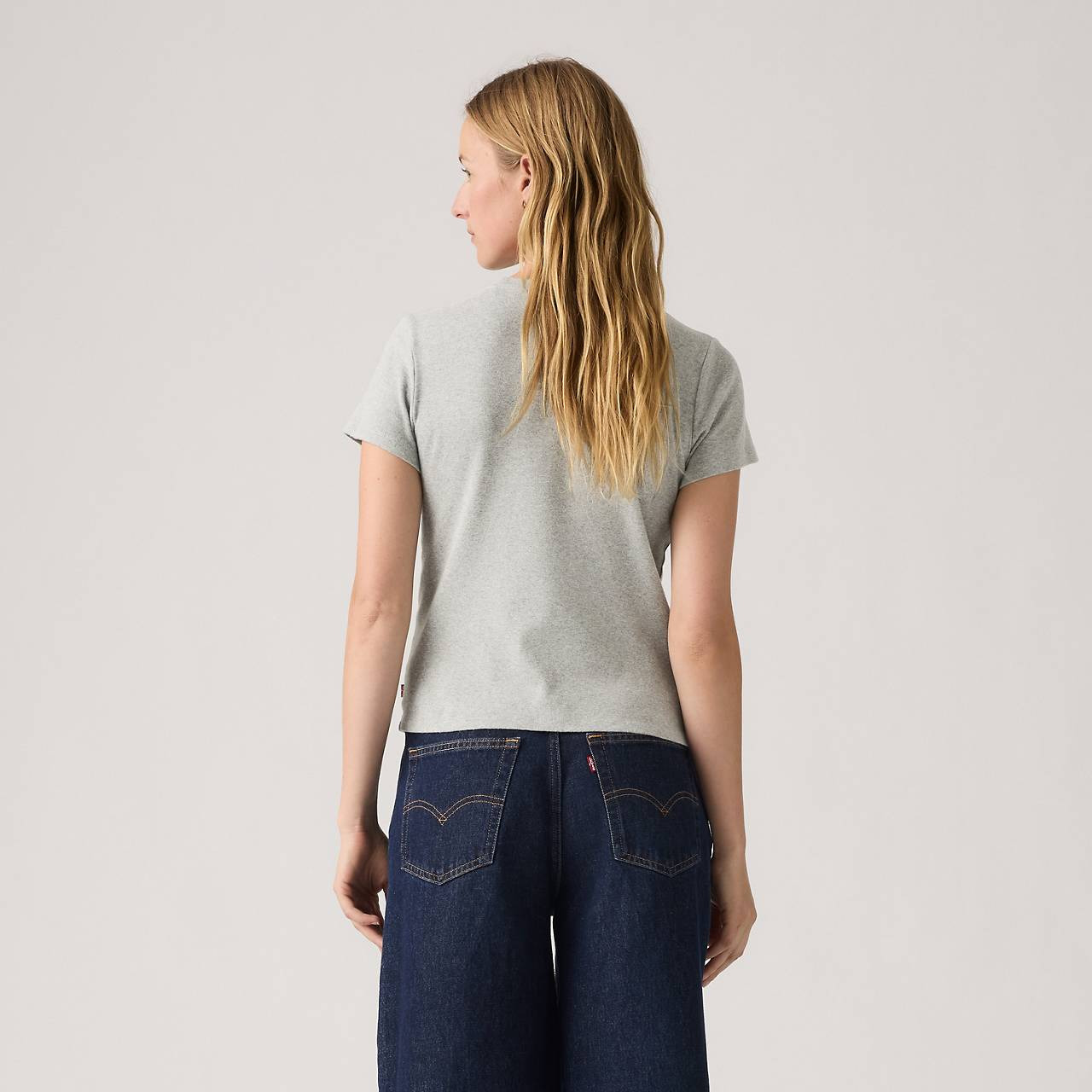 ESSENTIAL SHORT-SLEEVE TEE - 4