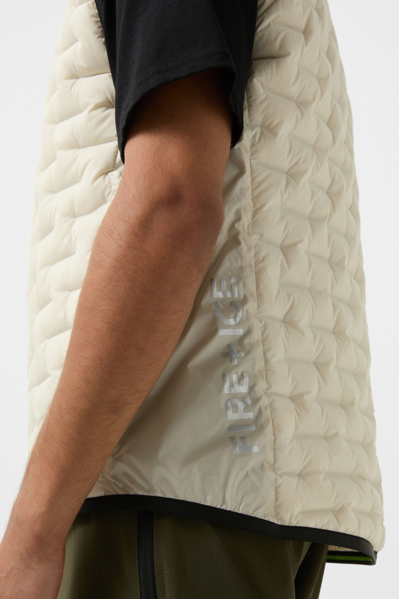 Gabriel lightweight down vest in Sand - 5