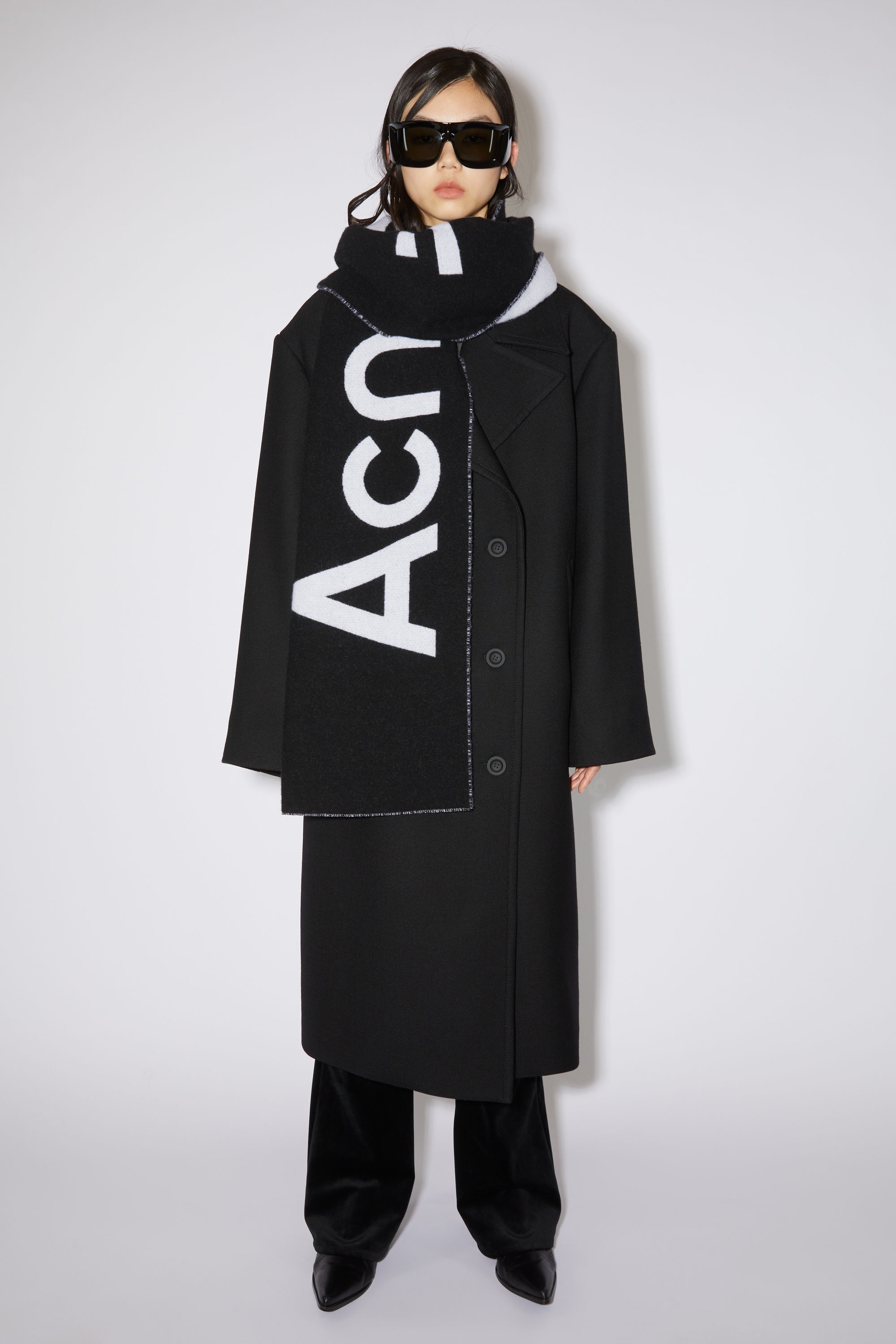 Logo jacquard scarf - Narrow - Black/white - 2