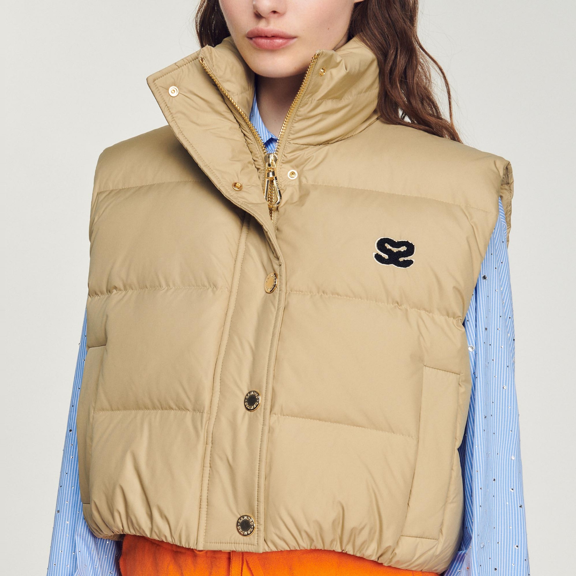 Short sleeveless padded jacket - 4