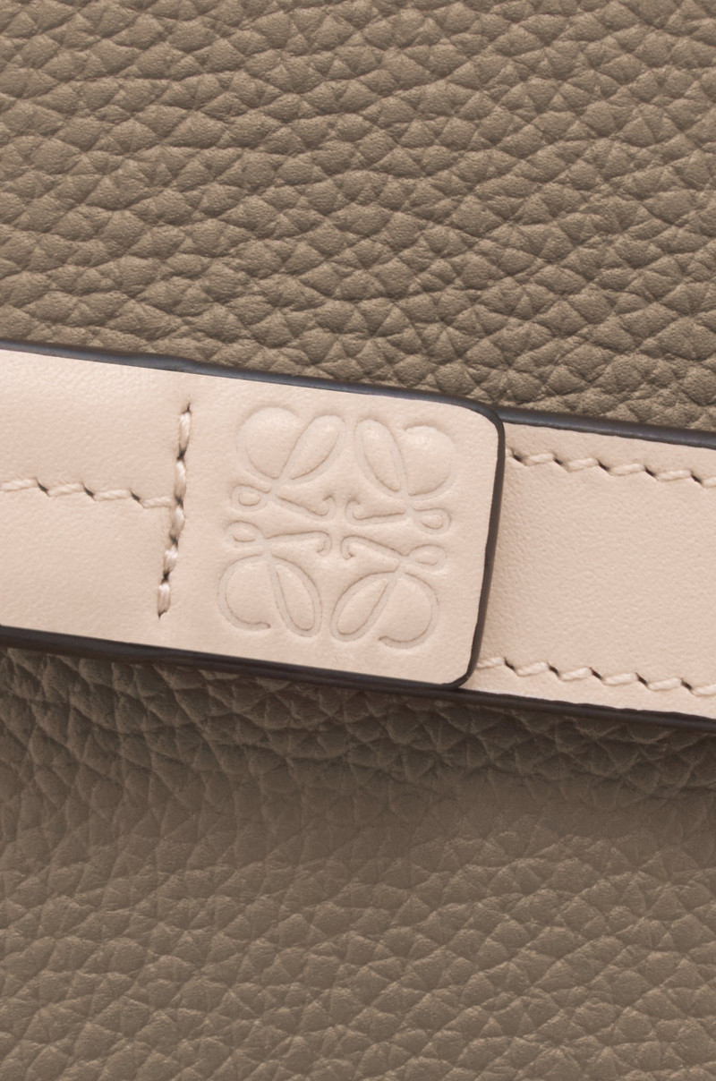 Compact zip wallet in soft grained calfskin 5