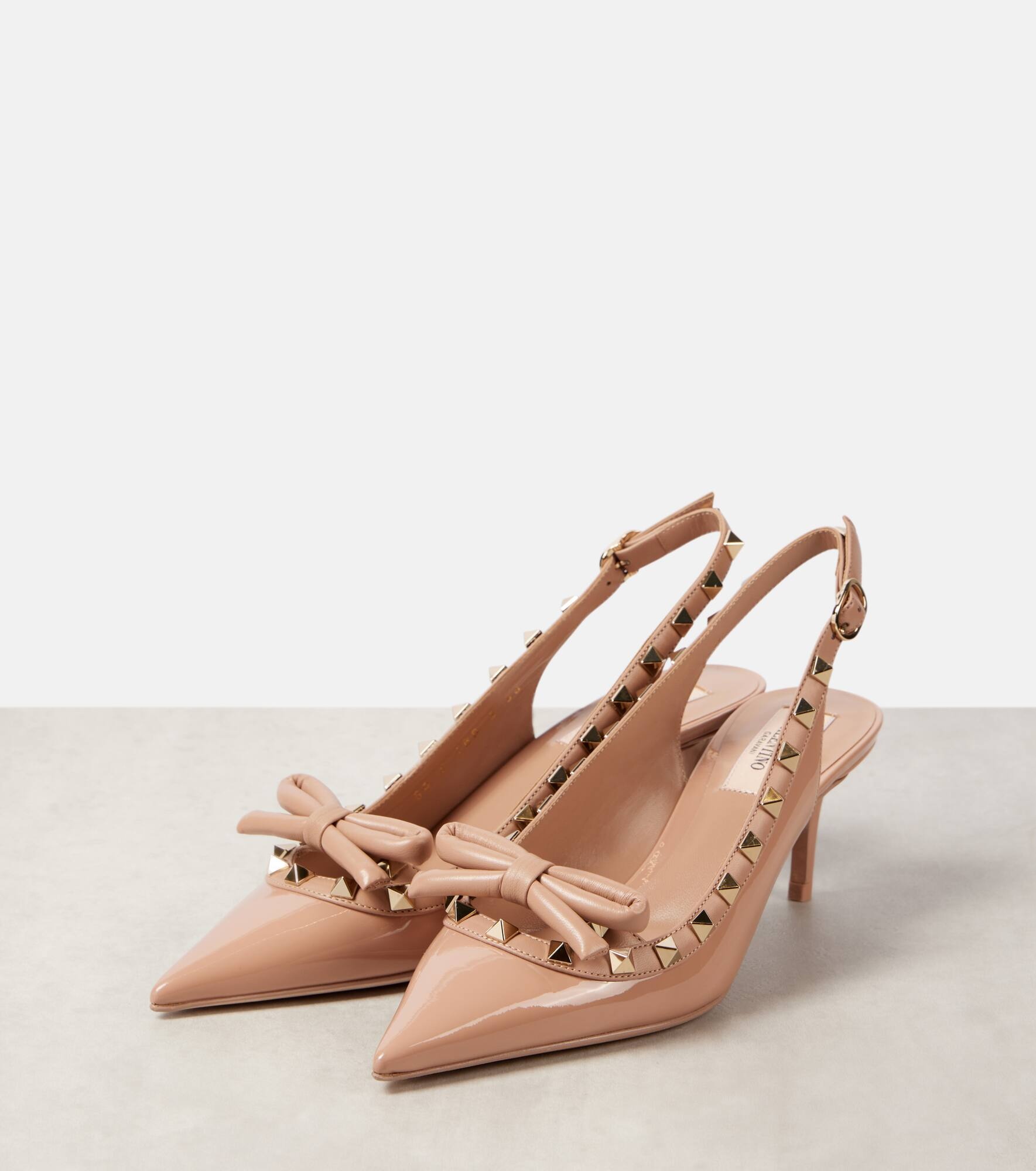 Rockstud Bow 60 patent leather slingback pumps - 4