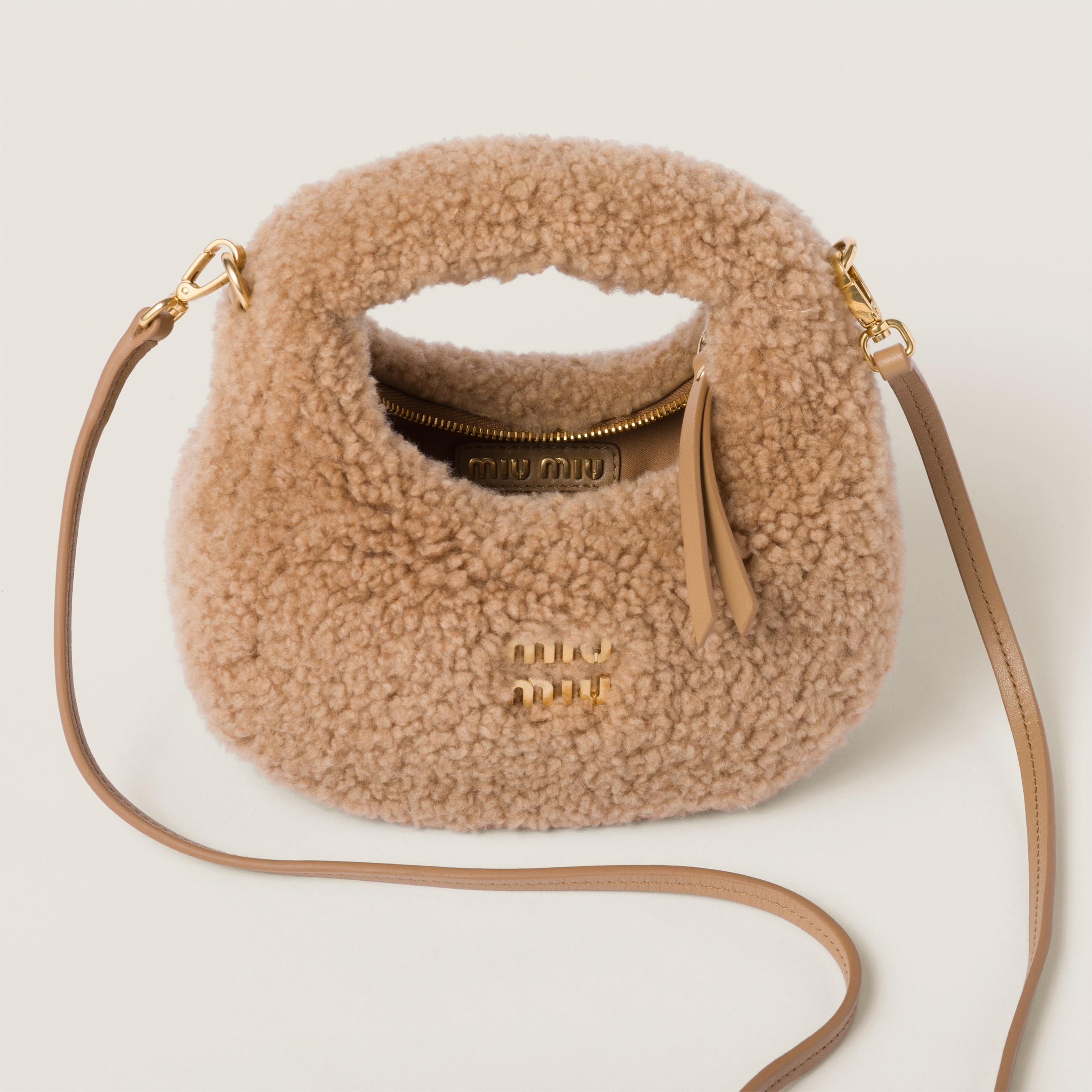 Wander shearling hobo bag with leather details - 6