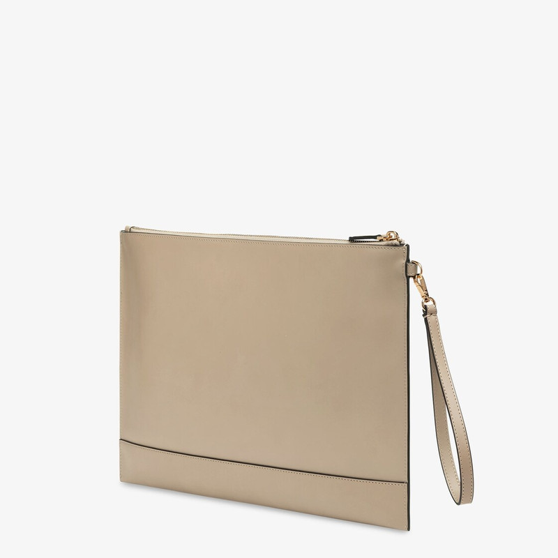 FENDI Large pouch with removable bracelet handle. Zipper closure. Made of dove gray leather with Fendi Rom outlook