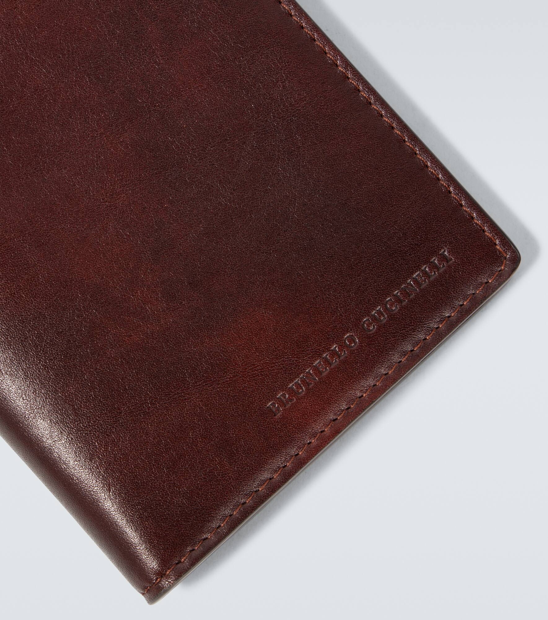 Logo debossed leather bifold wallet - 4