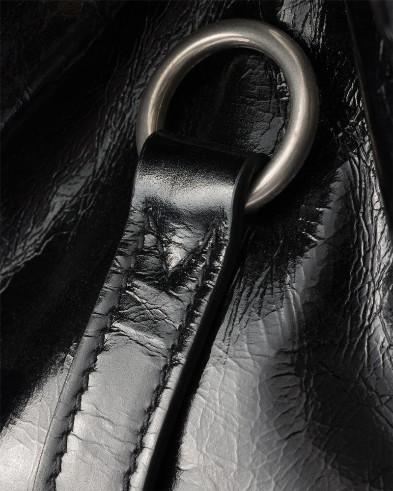 Medium leather tote bag 5