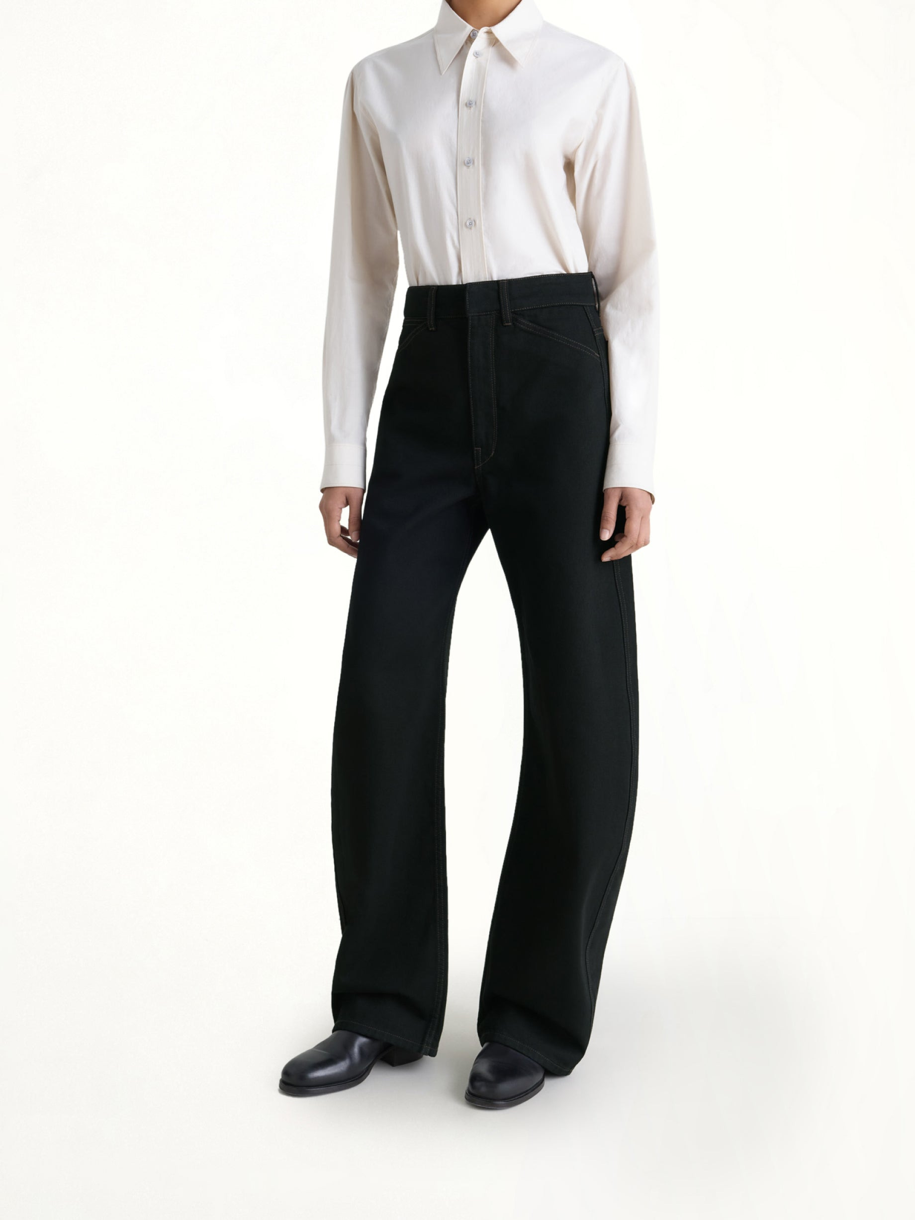 High Waisted Curved Pants in Black - 4
