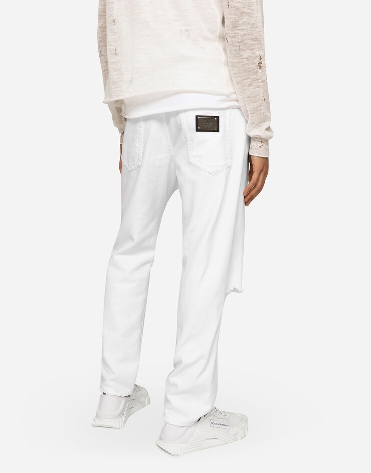 Loose white jeans with rips and abrasions - 4