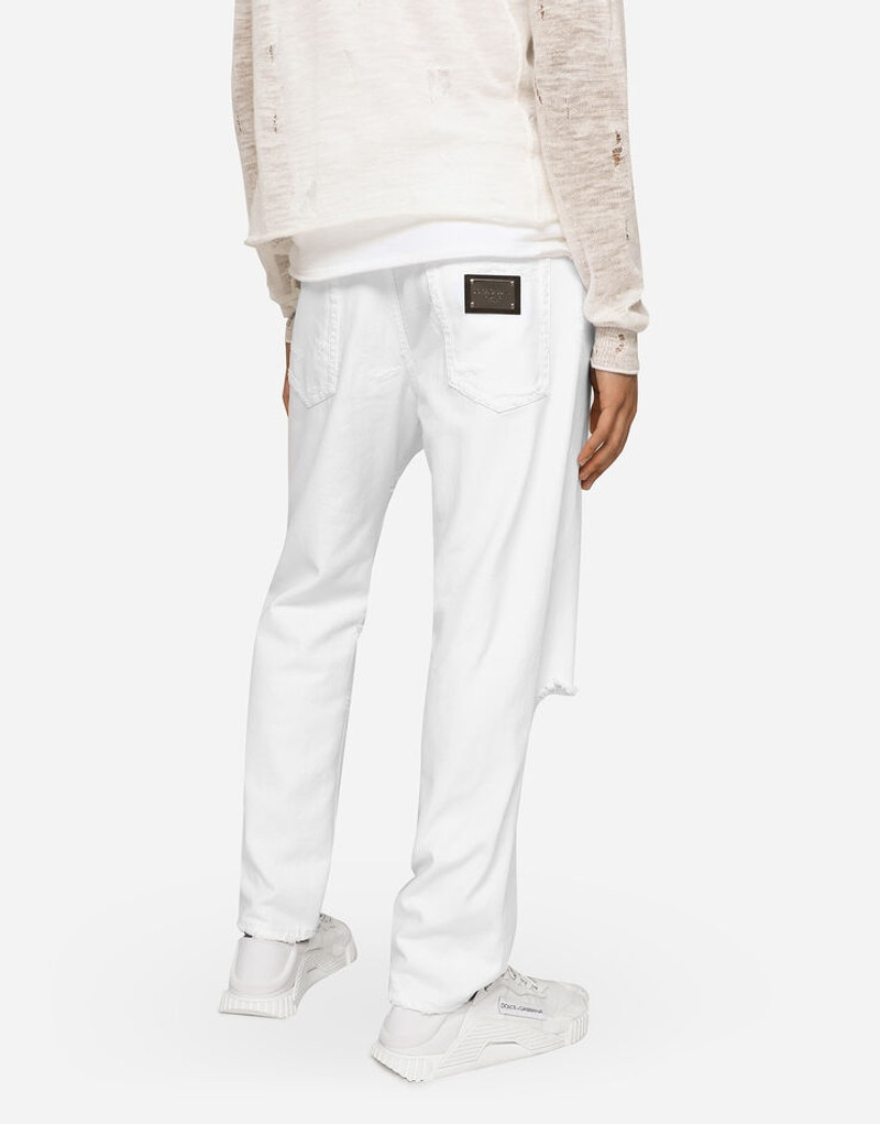 Loose white jeans with rips and abrasions 4