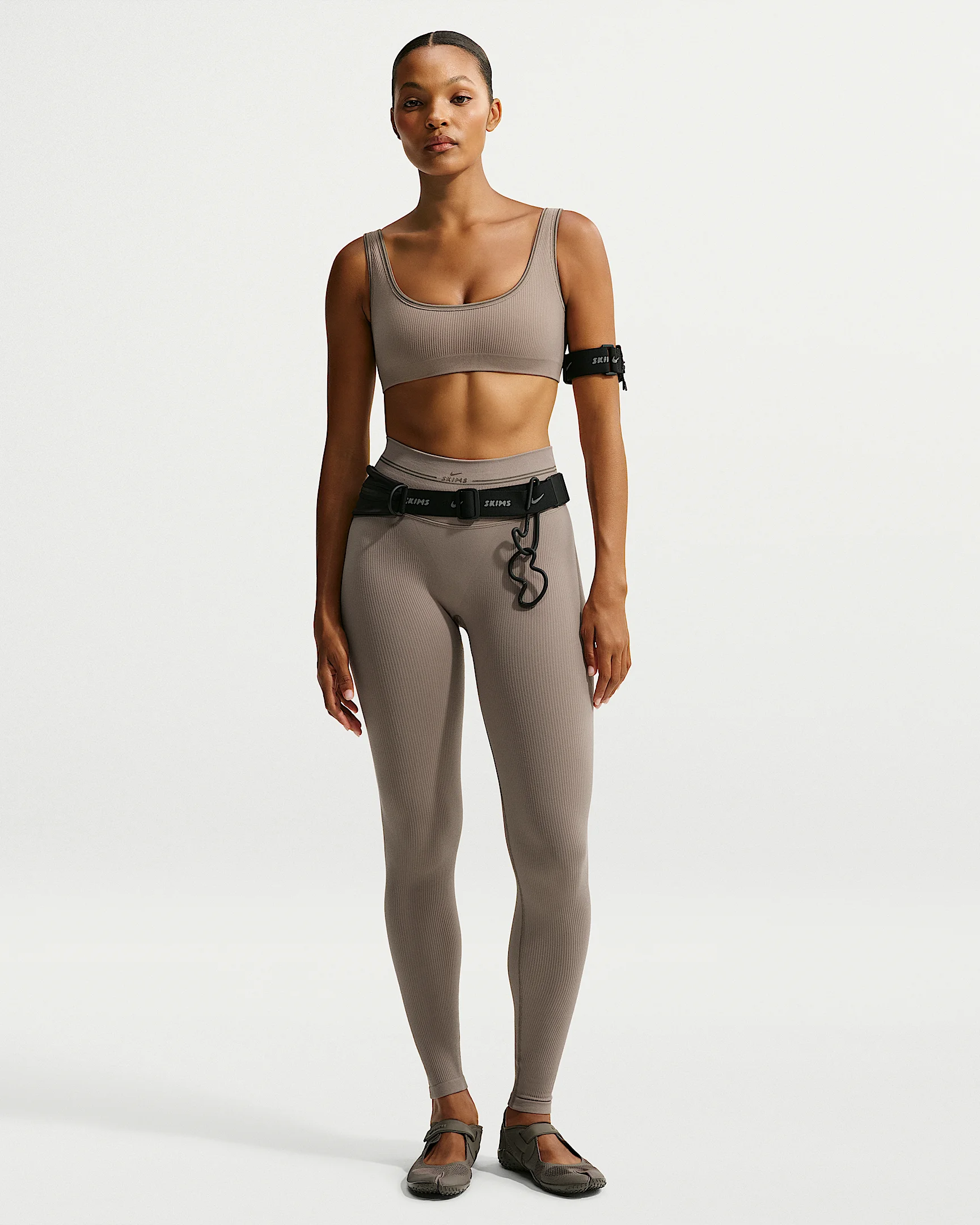 NikeSKIMS Ribbed Seamless Women's High-Waisted 26" Leggings - 1