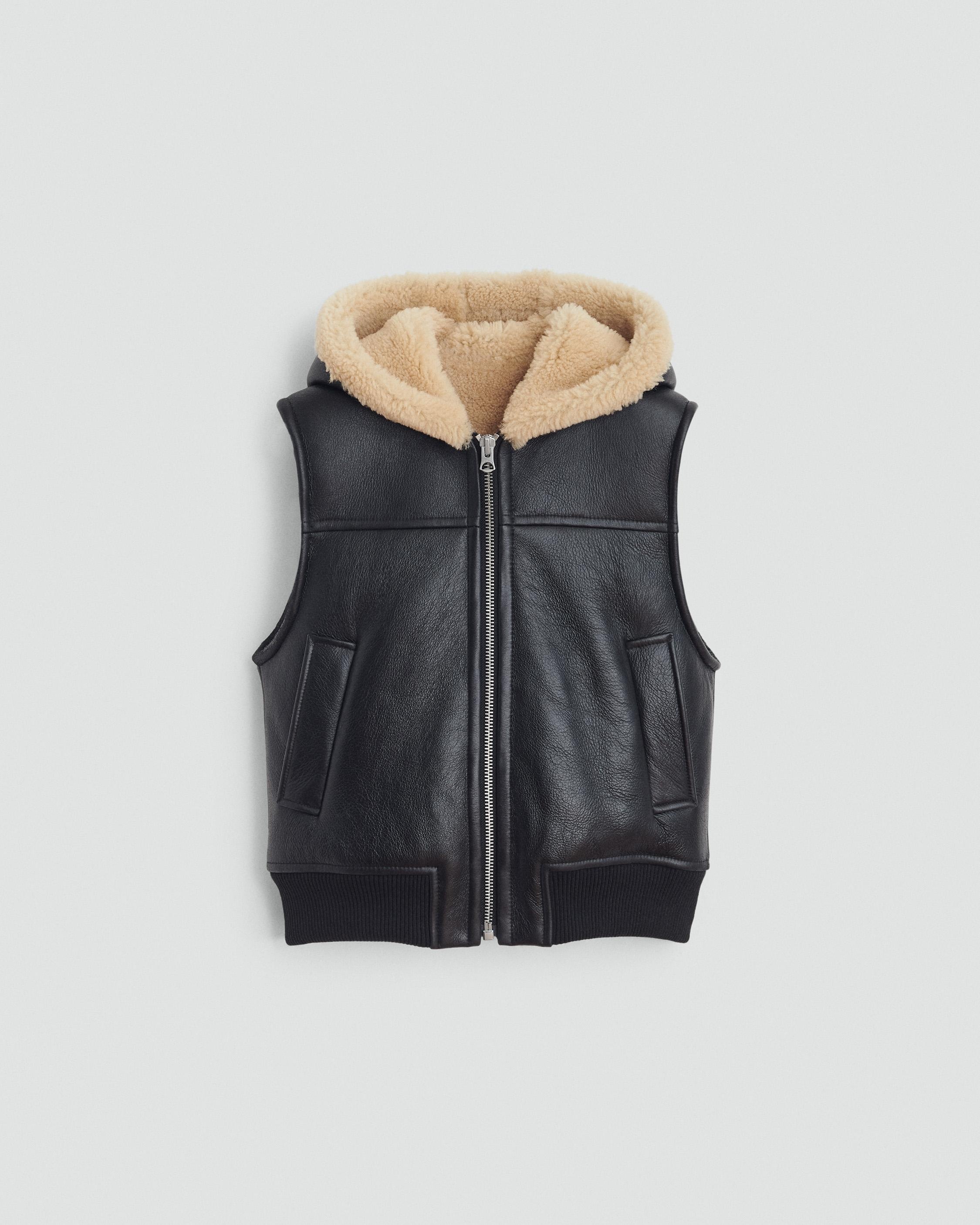 Robbie Shearling Vest
Classic Fit - 1