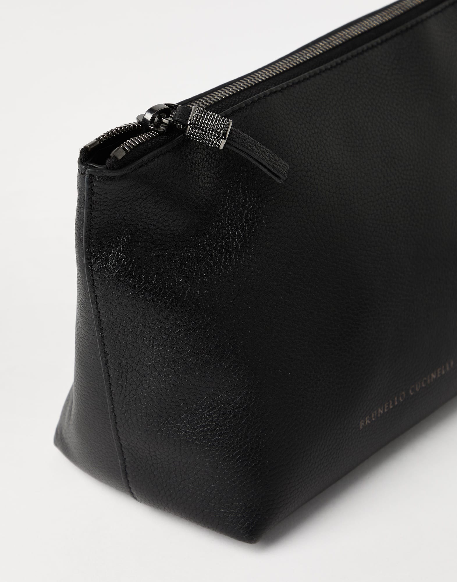 Grained leather pouch with shiny zipper pull - 3