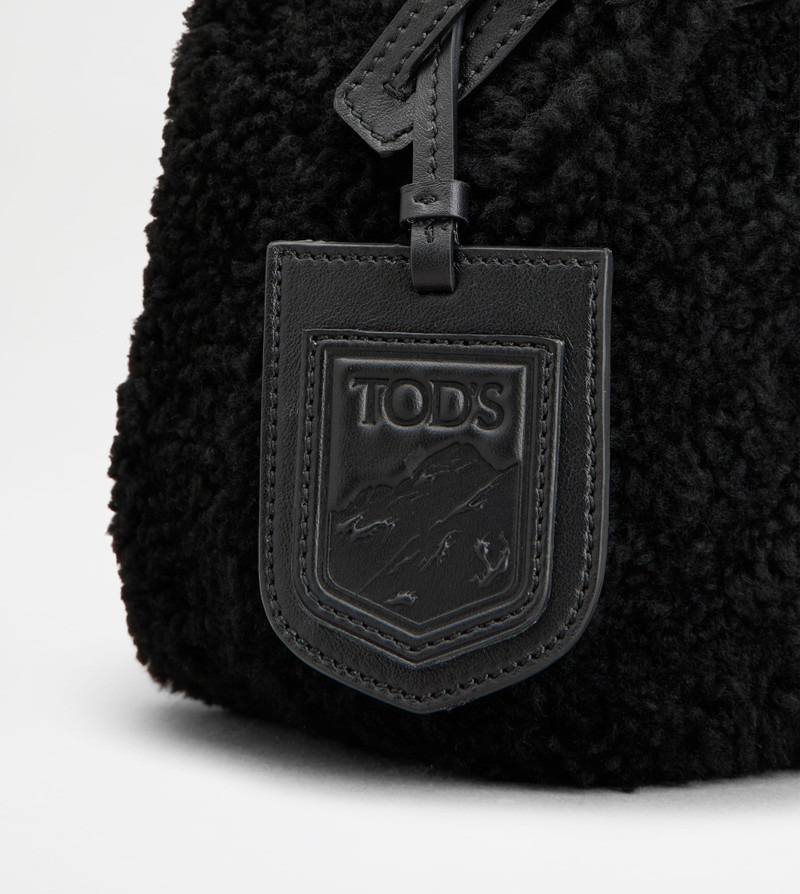 BUCKET BAG IN SHEARLING MICRO - BLACK 5