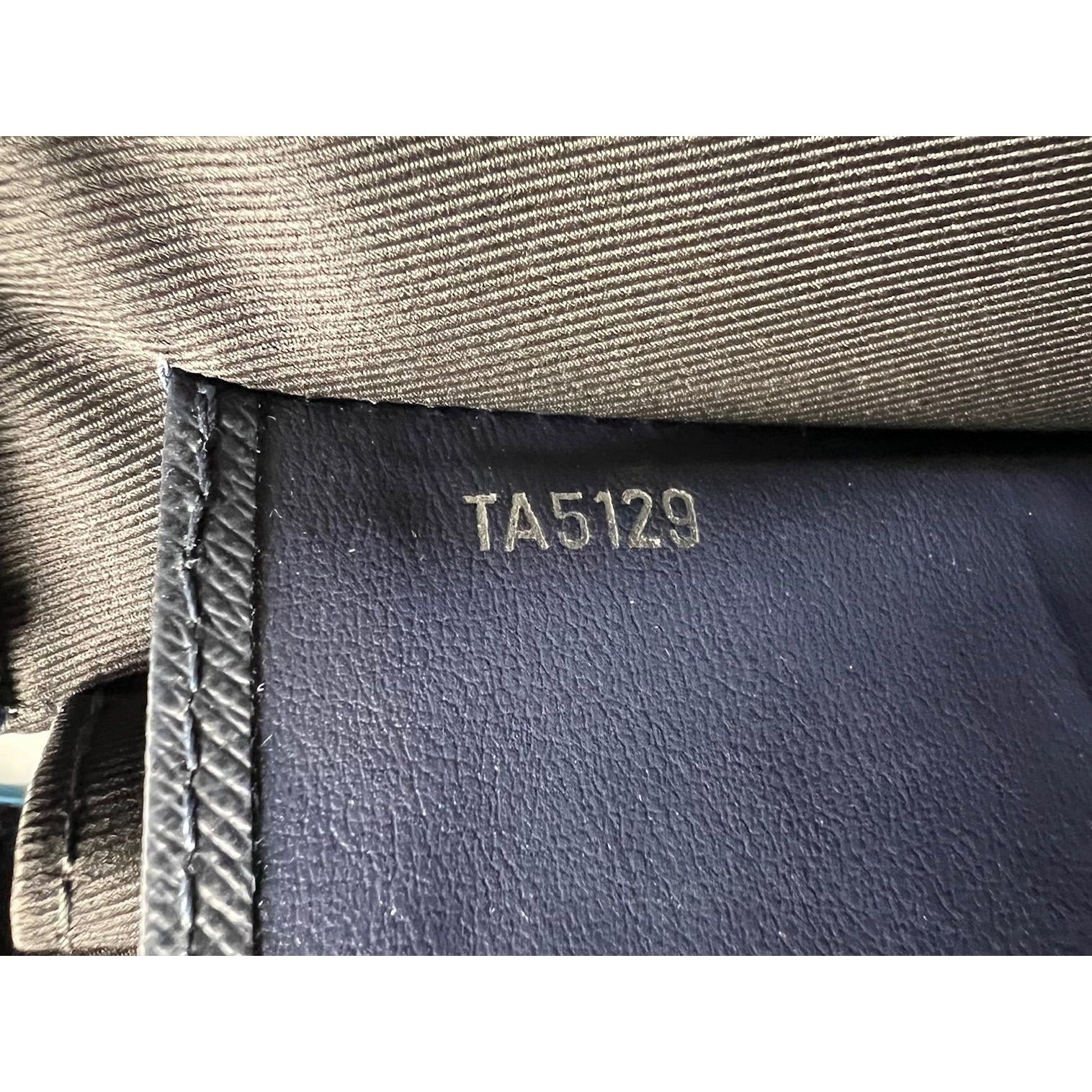 Louis Vuitton Pochette Voyage MM Taiga Dark Blue Leather Hand Bag Limited Edition - 11