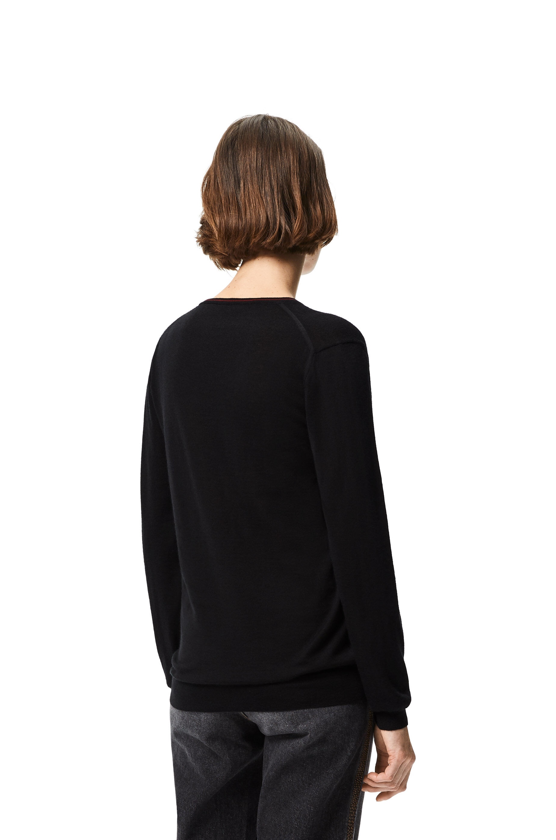 Anagram embroidered v-neck sweater in cashmere - 4