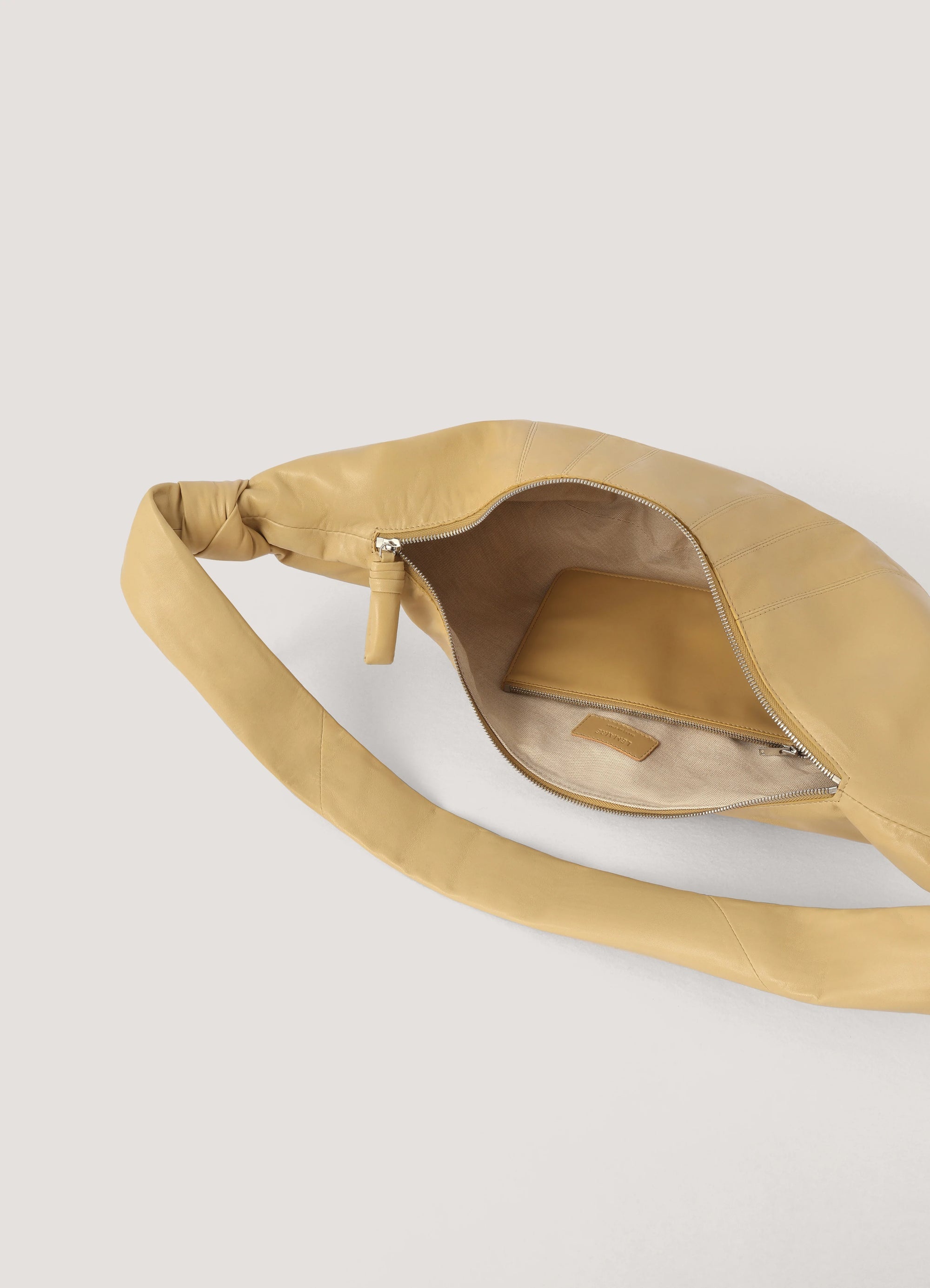 LARGE CROISSANT BAG
SOFT NAPPA LEATHER - 4