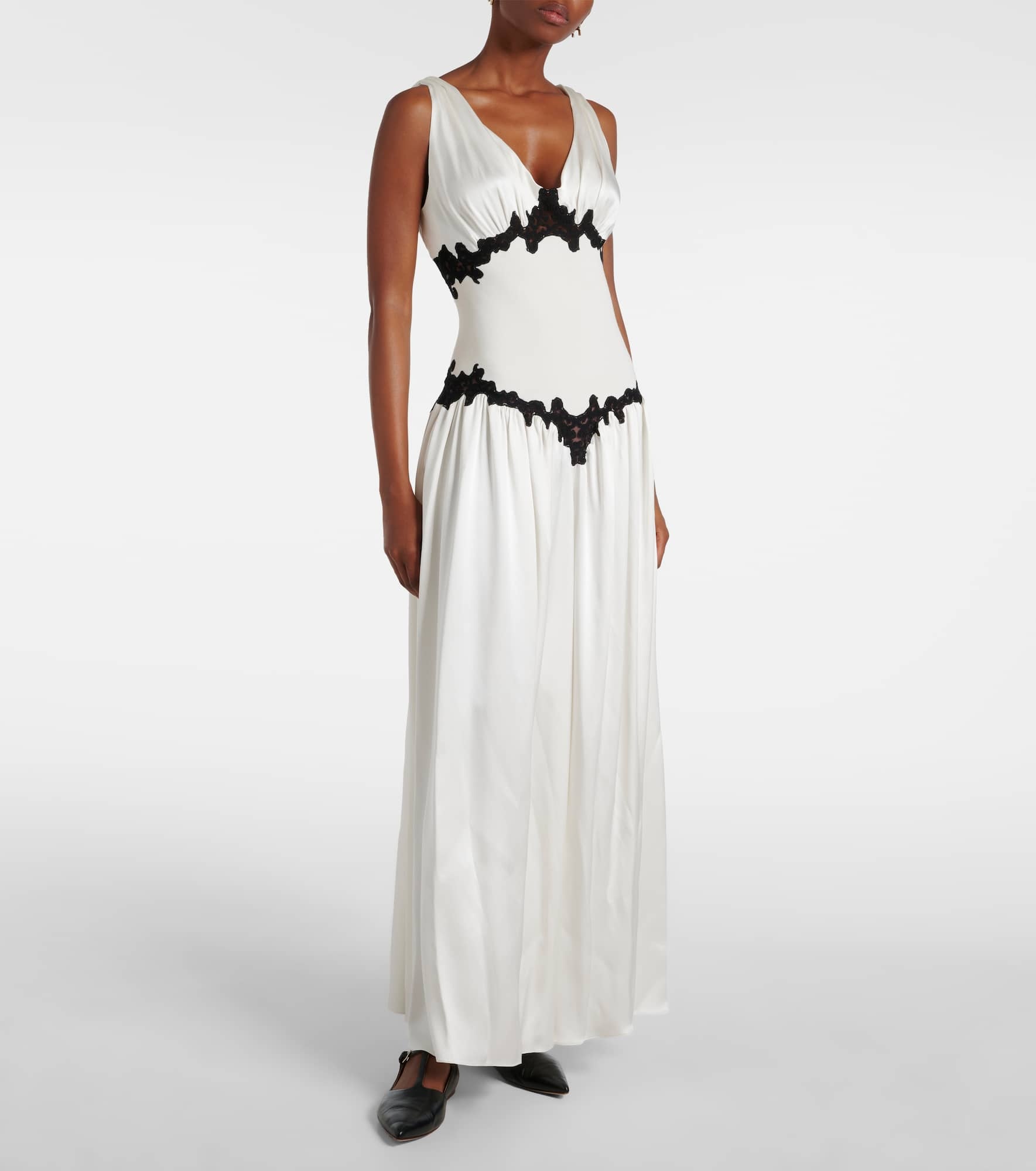 Highland embroidered silk gown - 2