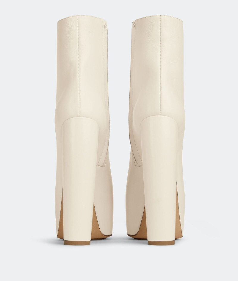 Bottega Veneta mostra ankle boot outlook