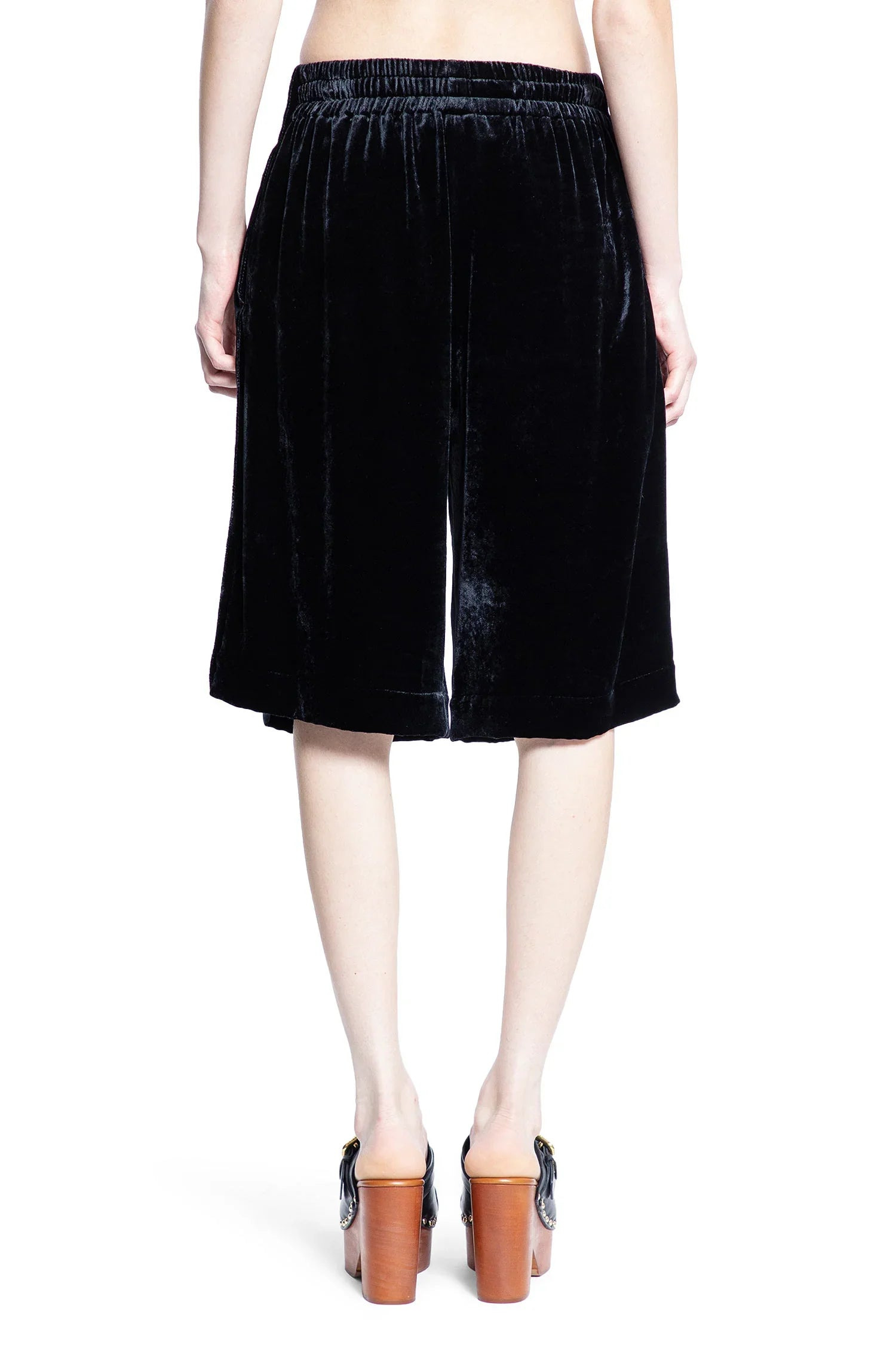 Fluid-Bermuda-Shorts-In-Liquid-Velvet - 4