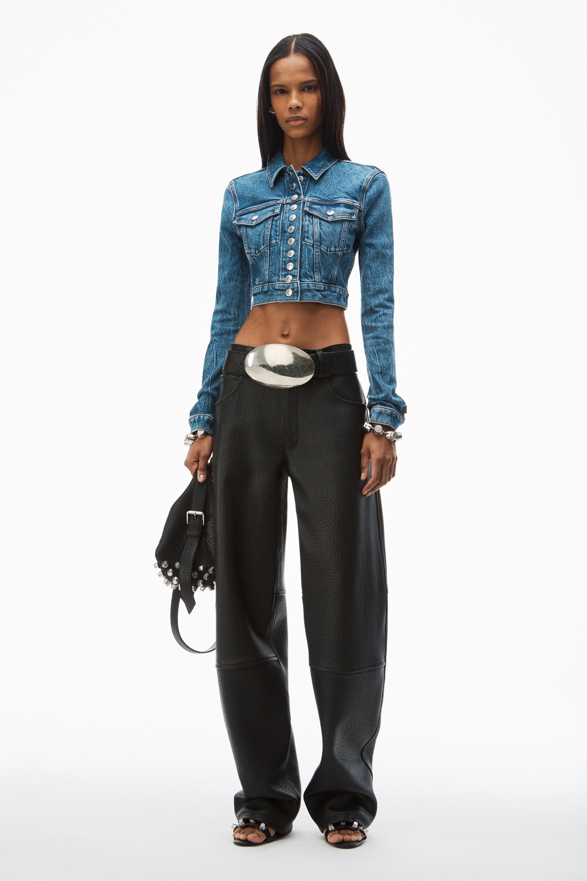 cropped trucker jacket in comfort-stretch denim - 2