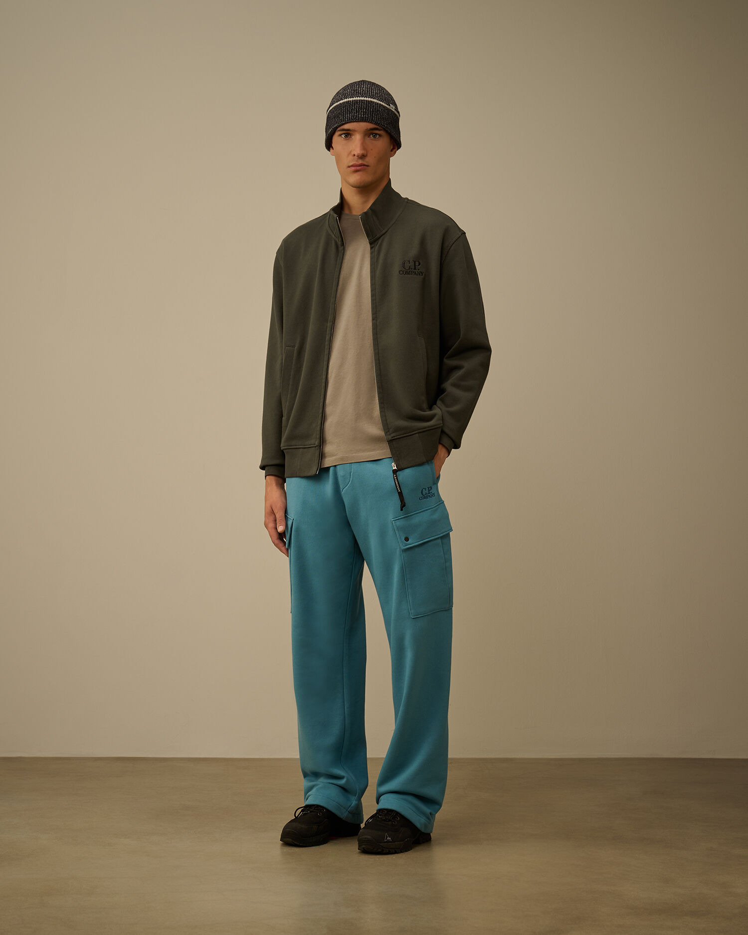 Diagonal Raised Fleece Cargo Sweatpants - 2
