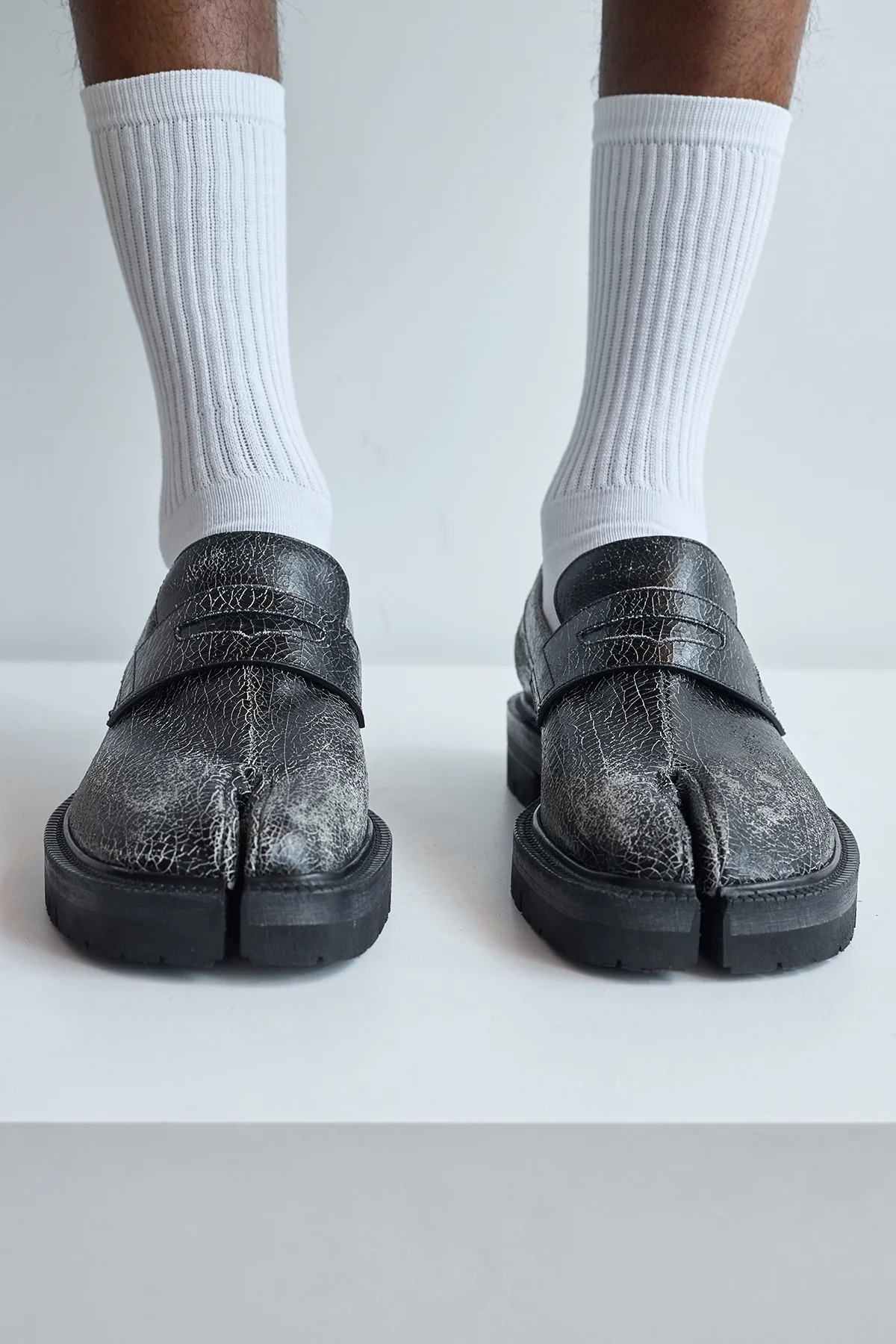 Maison Margiela Cracked Leather Tabi County Loafer Black/White - 5