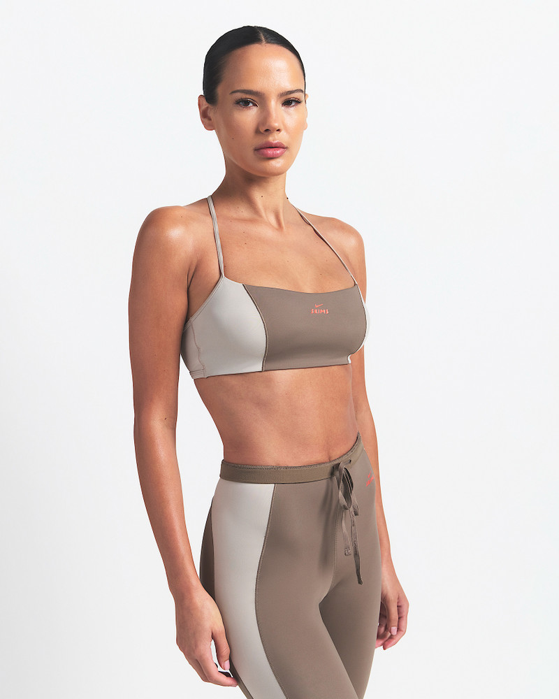 NikeSKIMS Shine Women's Micro-Scoop Bra 1